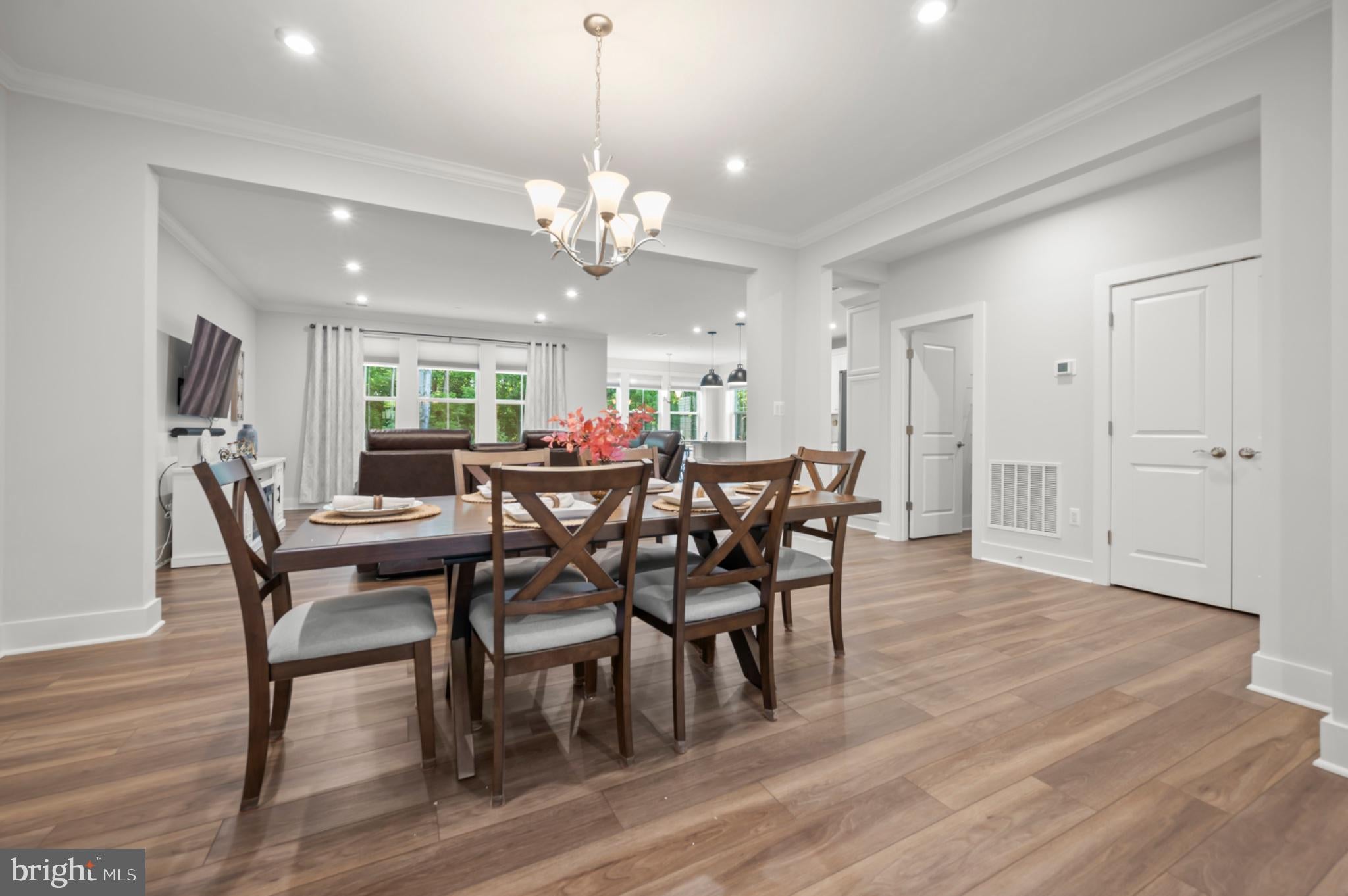 8702 SOUTHRUN COURT