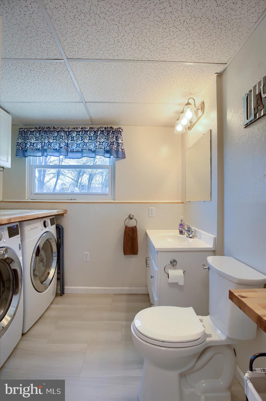 CENTER SQUARE - Residential