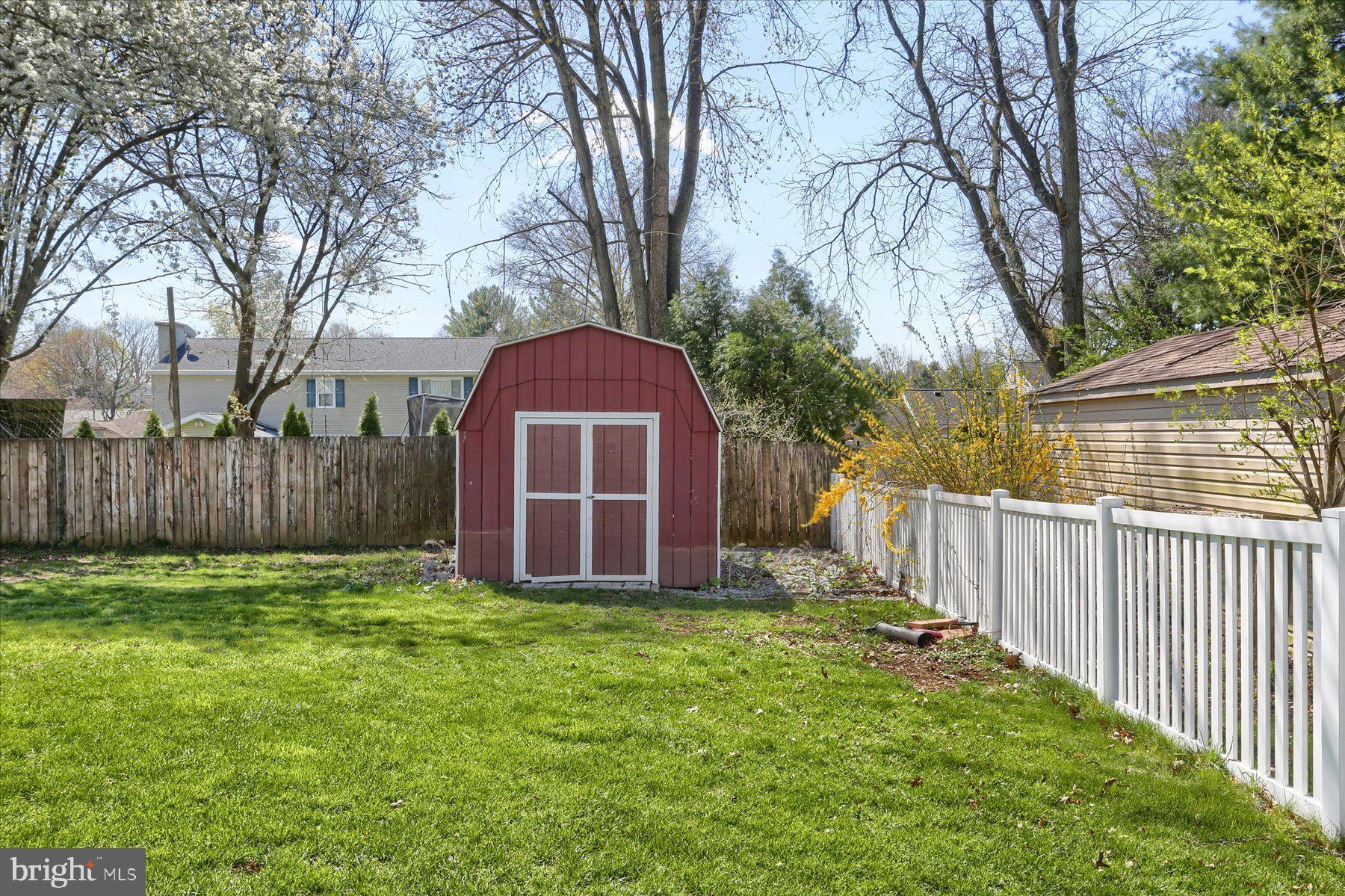 CENTER SQUARE - Residential