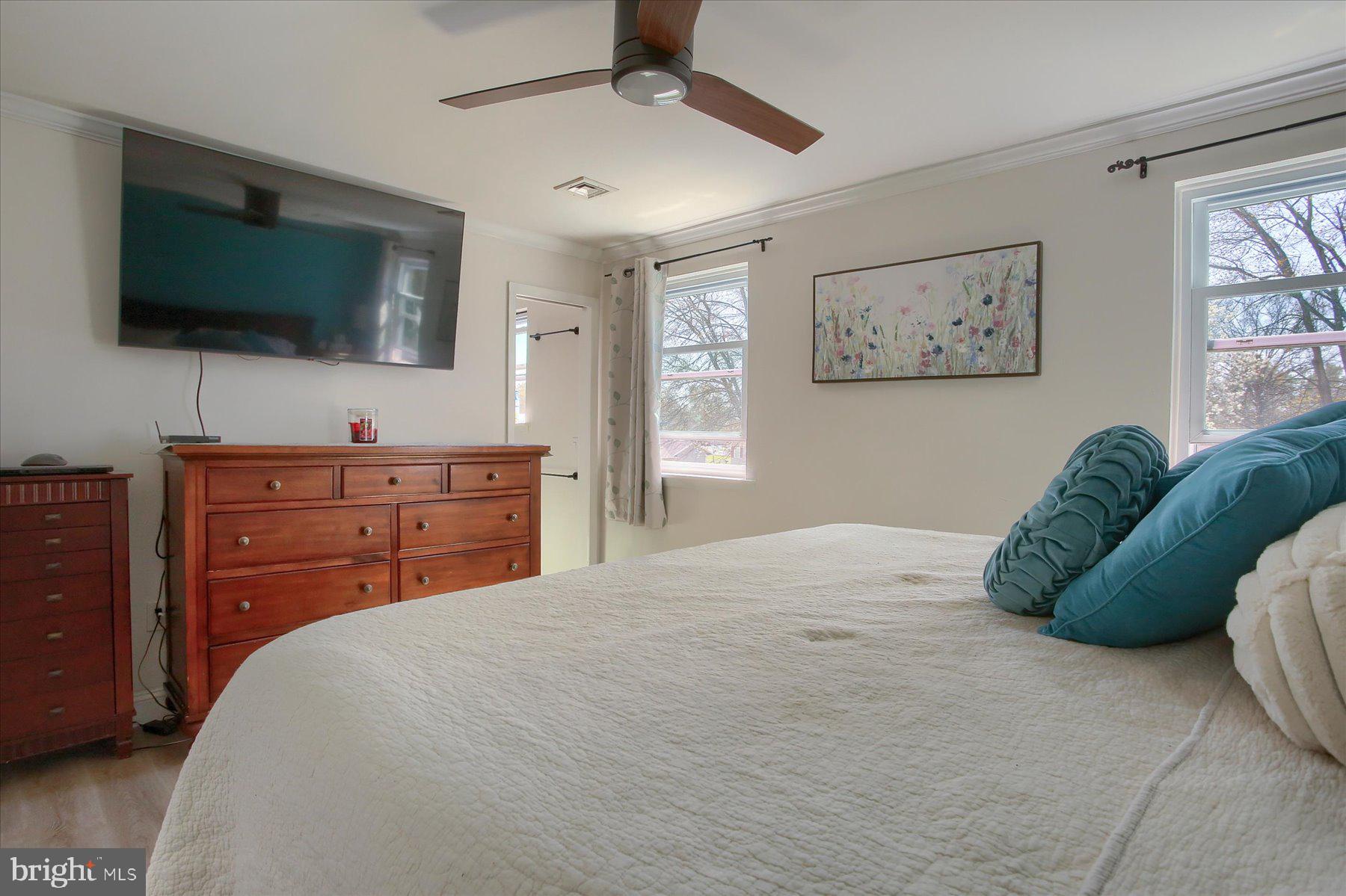 CENTER SQUARE - Residential