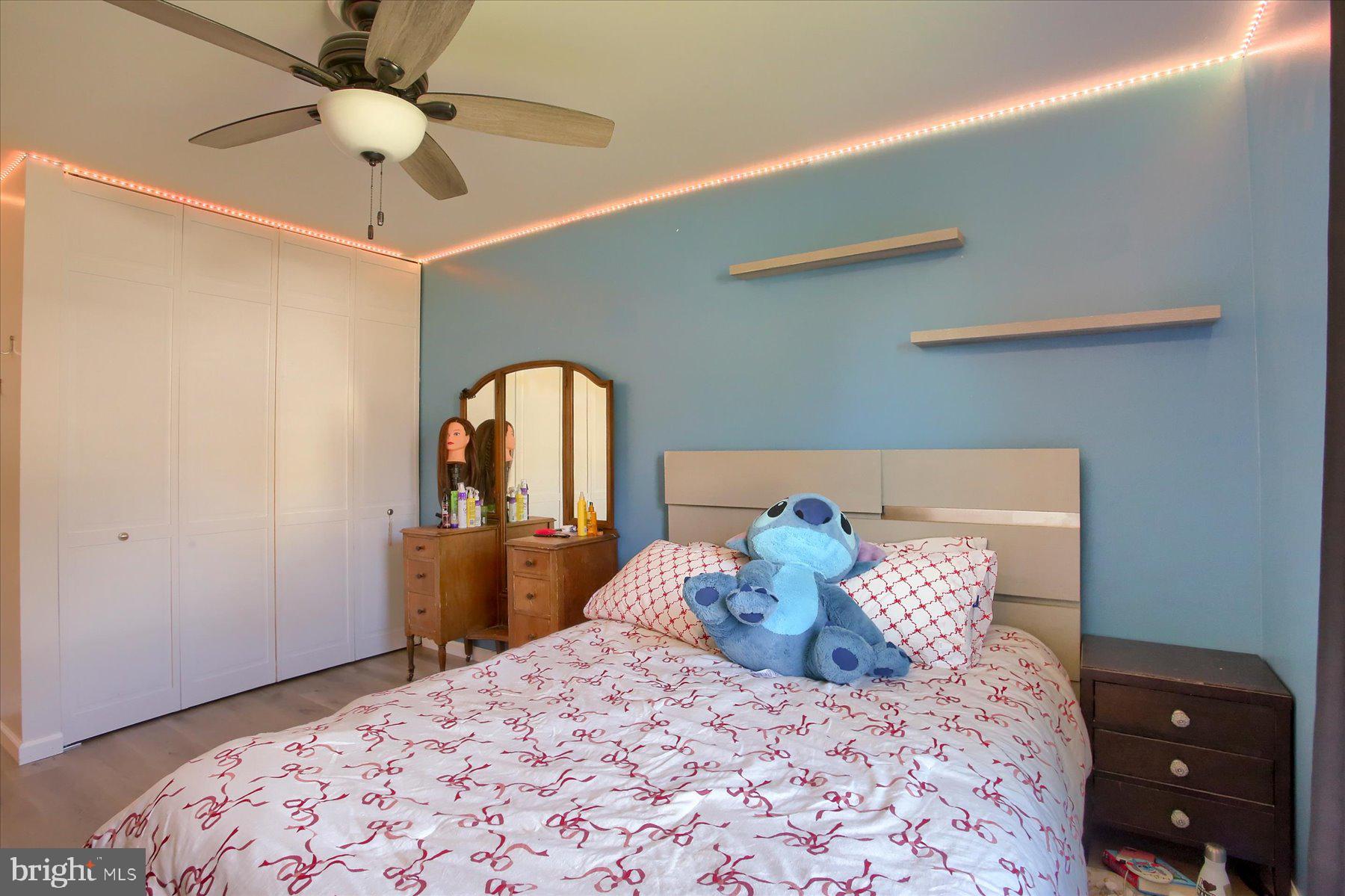 CENTER SQUARE - Residential