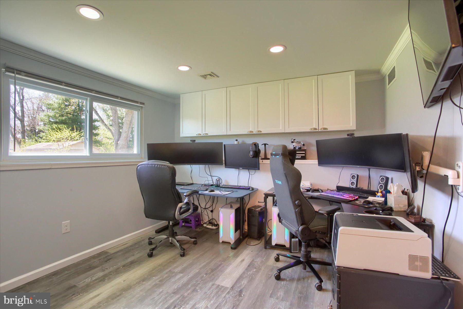 CENTER SQUARE - Residential