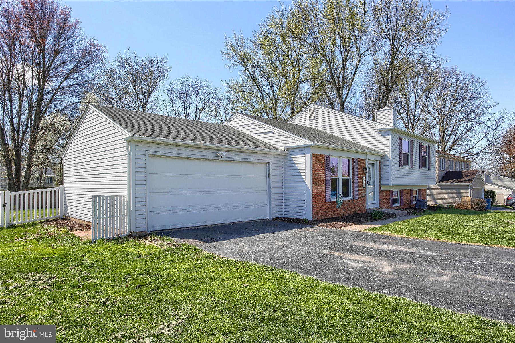 CENTER SQUARE - Residential