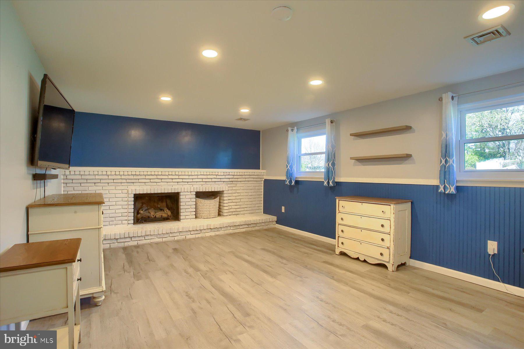 CENTER SQUARE - Residential