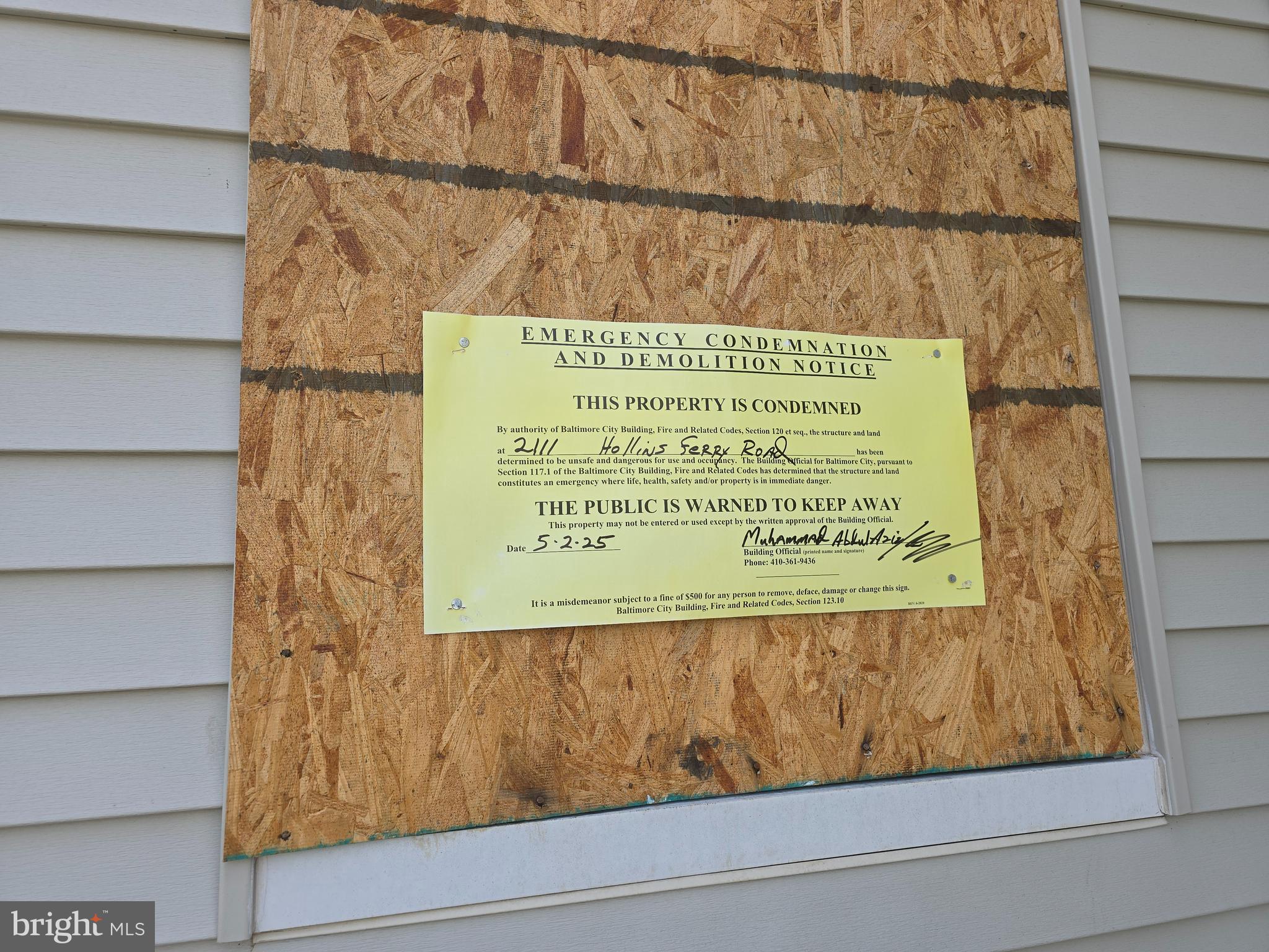 Main image without alt text