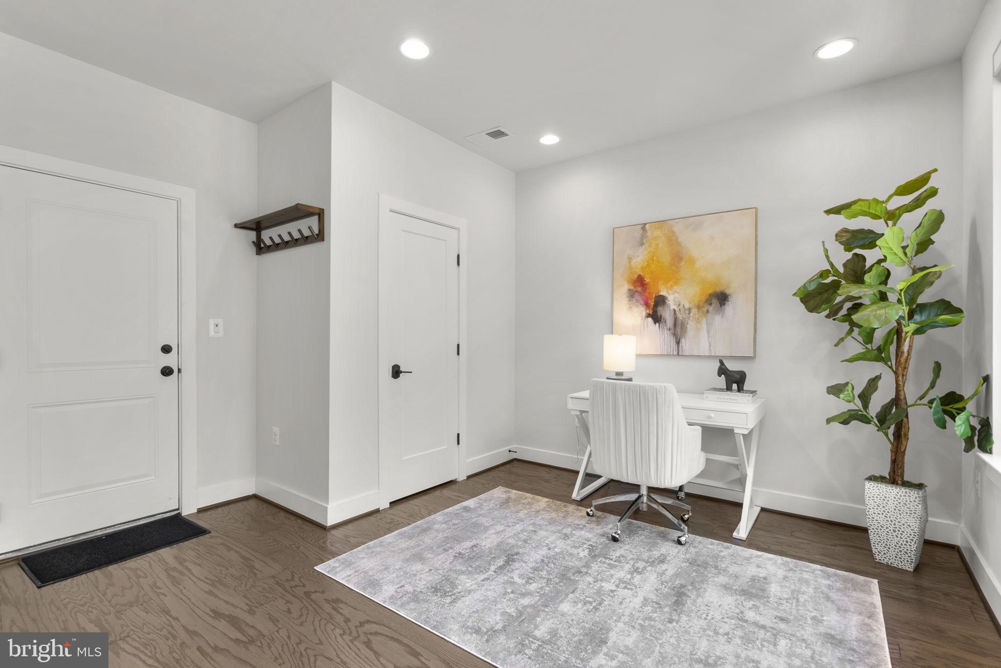 CHAPMAN ROW AT TWINBROOK METRO - Residential