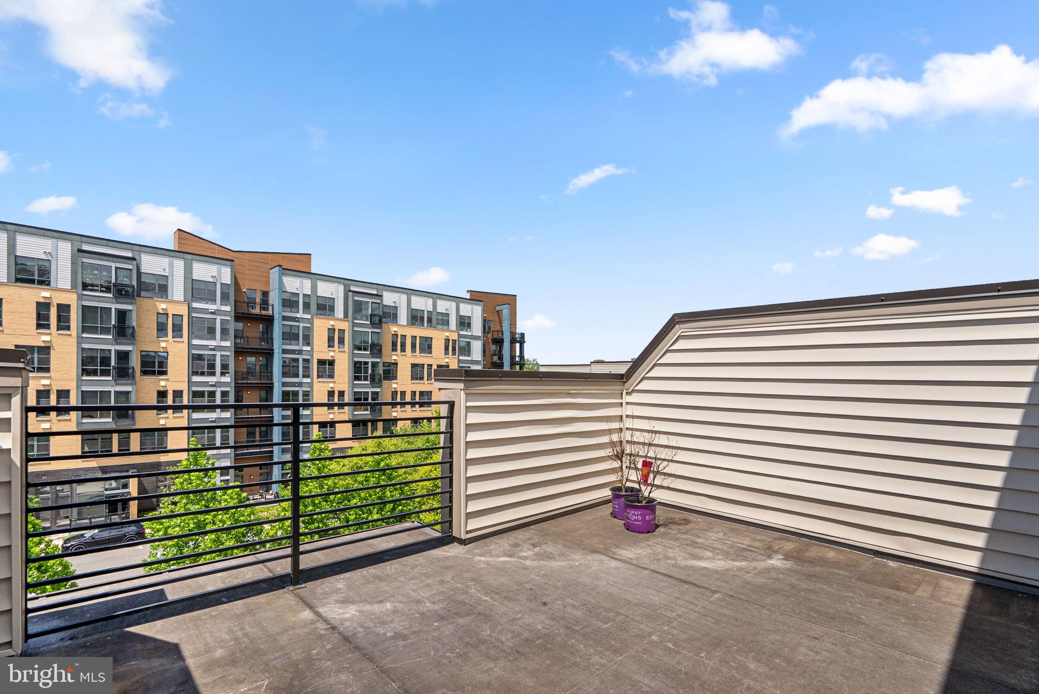 CHAPMAN ROW AT TWINBROOK METRO - Residential