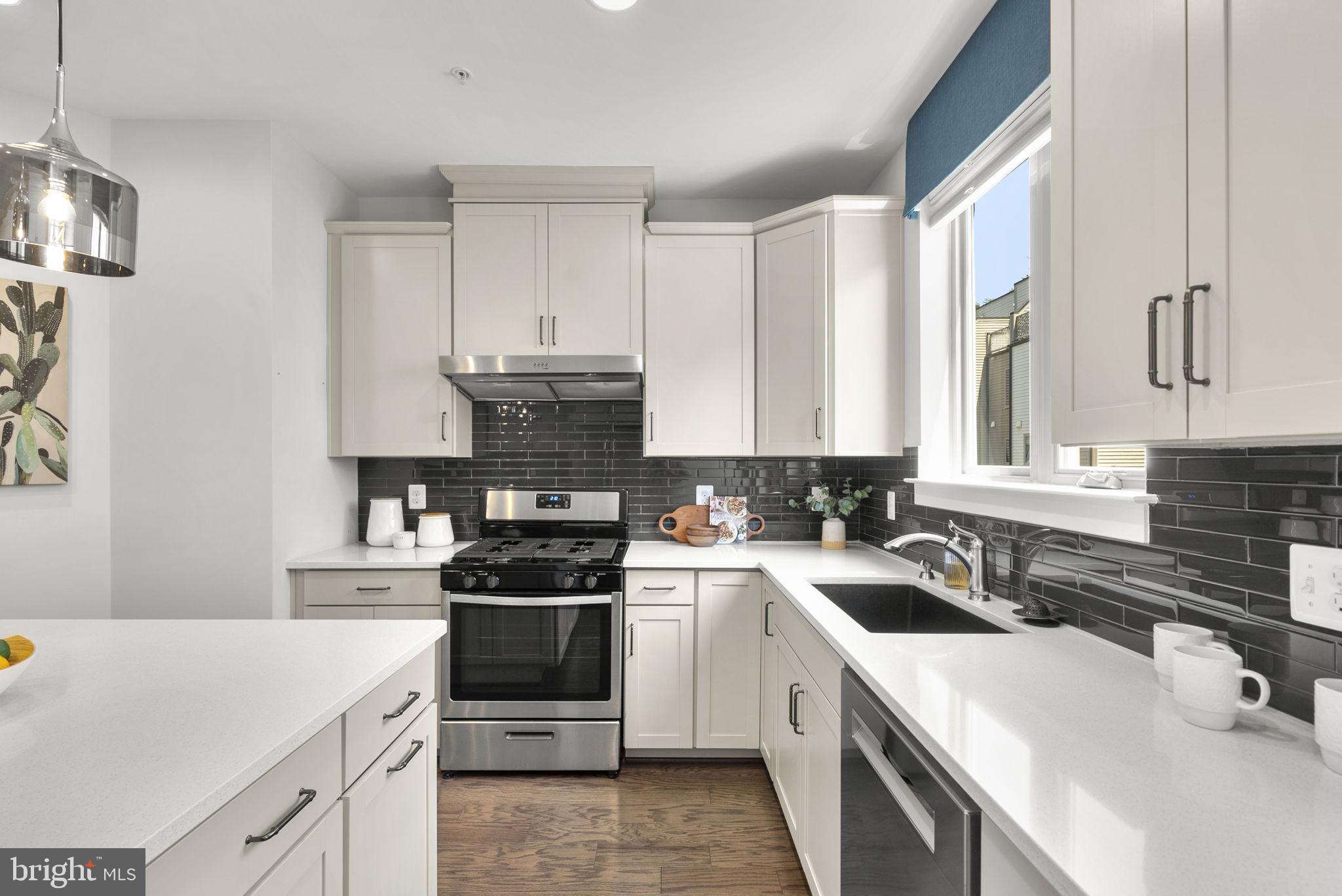 CHAPMAN ROW AT TWINBROOK METRO - Residential
