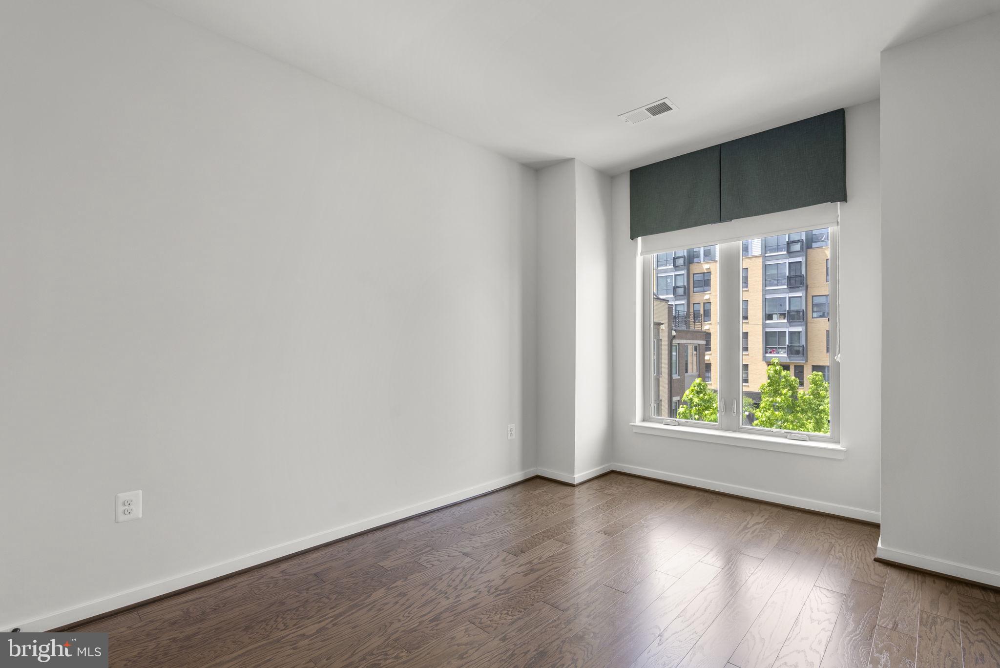 CHAPMAN ROW AT TWINBROOK METRO - Residential