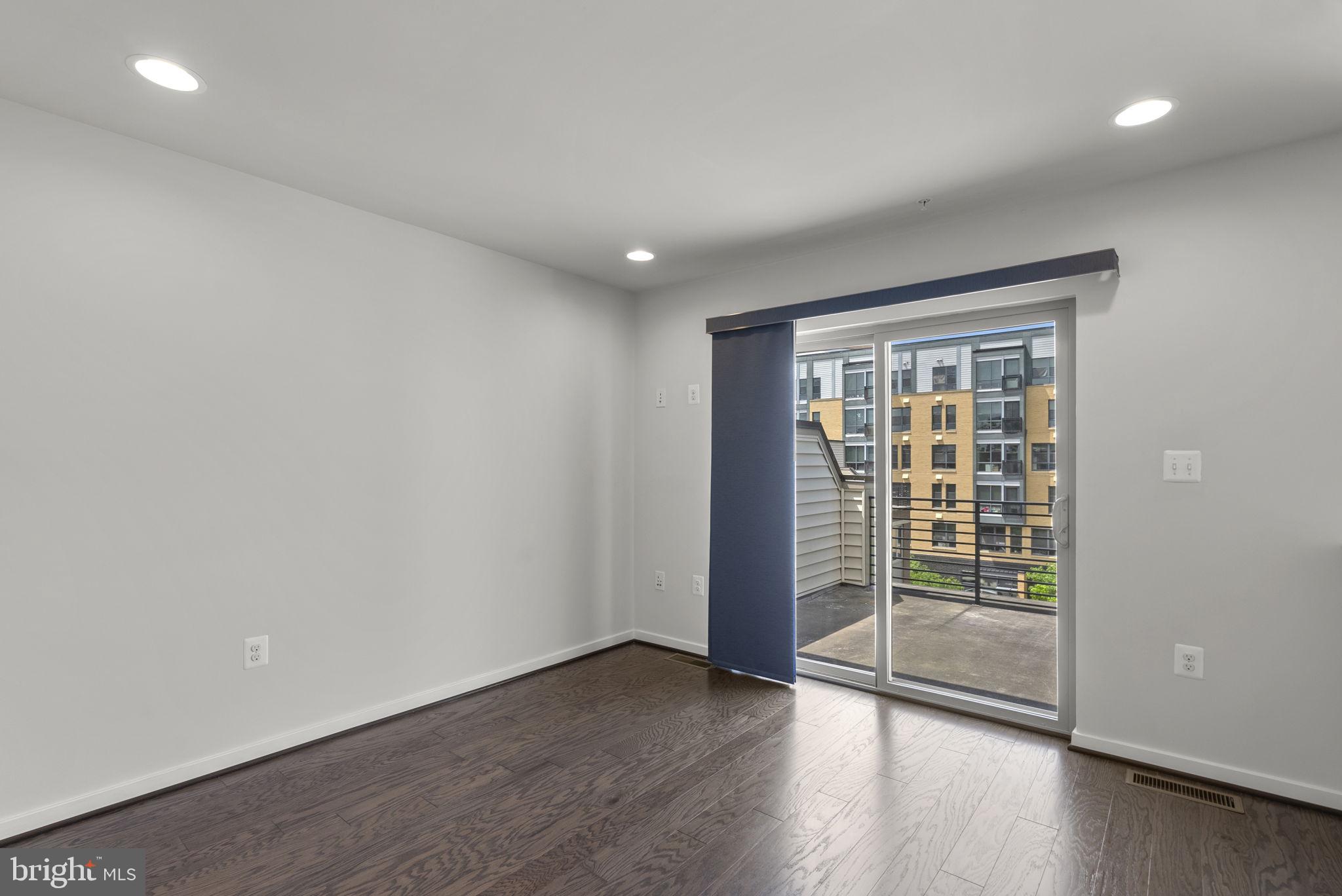 CHAPMAN ROW AT TWINBROOK METRO - Residential