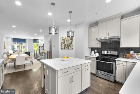 Condo For Sale - 820 Thompson Crescent #26<br/> ROCKVILLE, MD 20852
