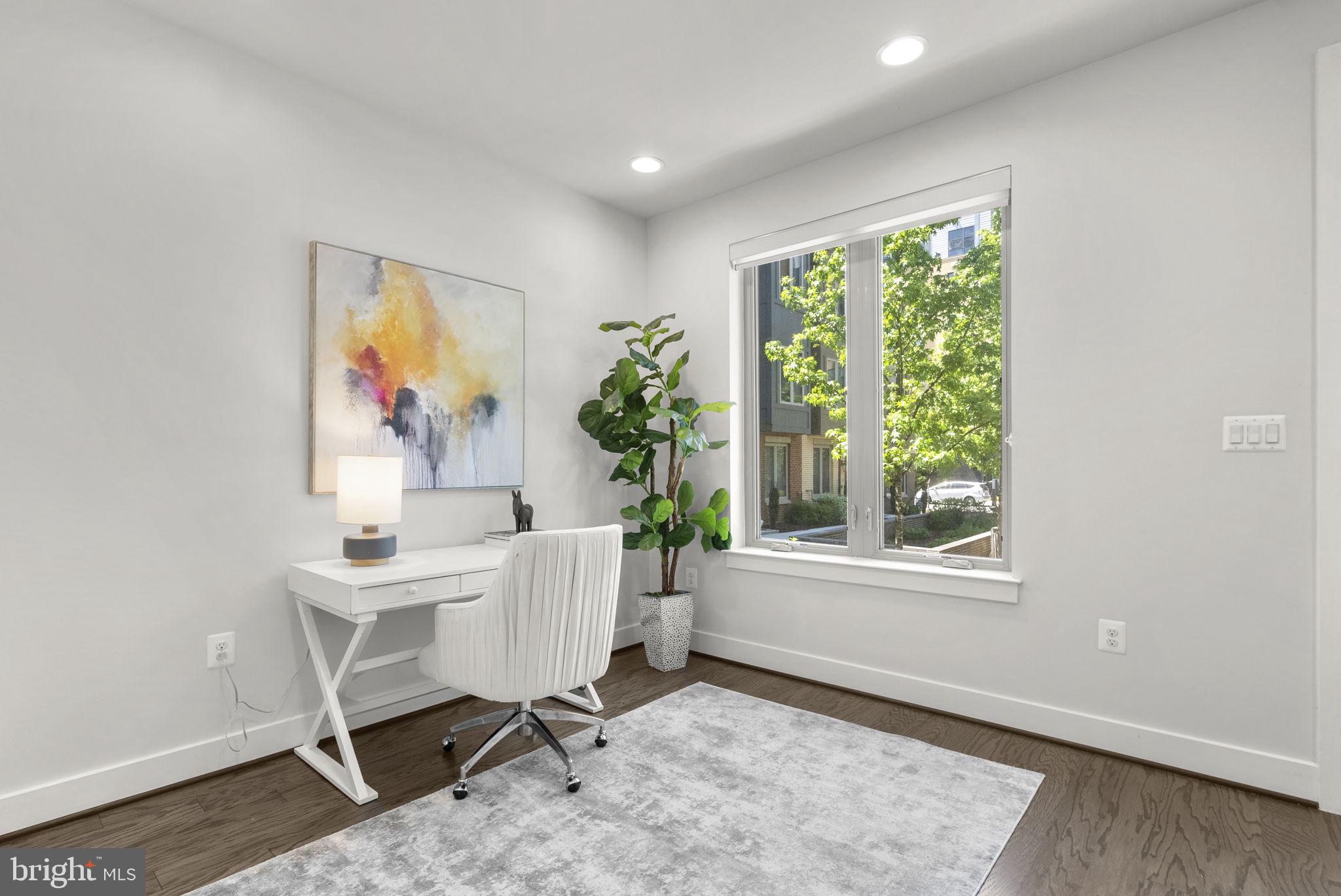 CHAPMAN ROW AT TWINBROOK METRO - Residential
