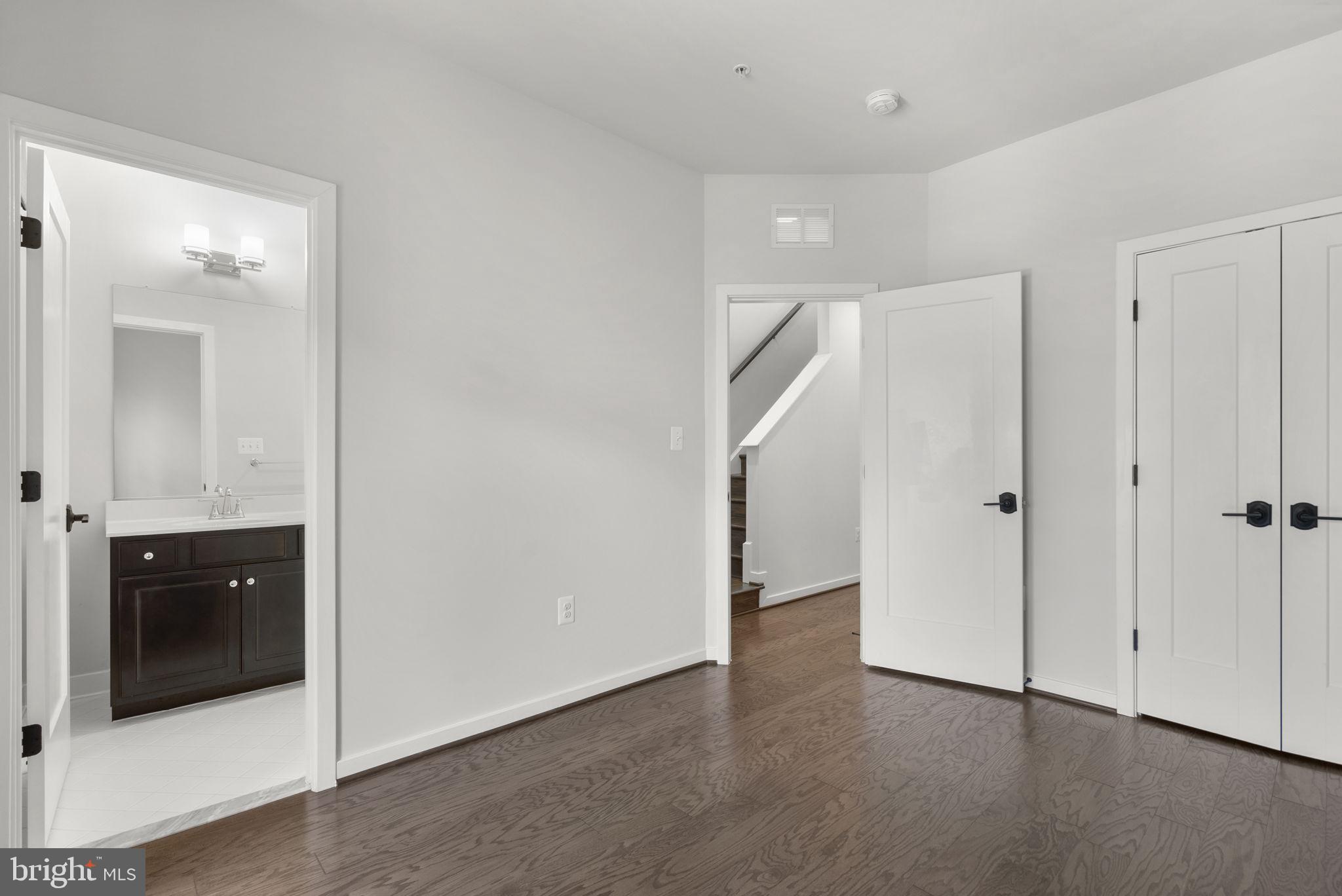 CHAPMAN ROW AT TWINBROOK METRO - Residential