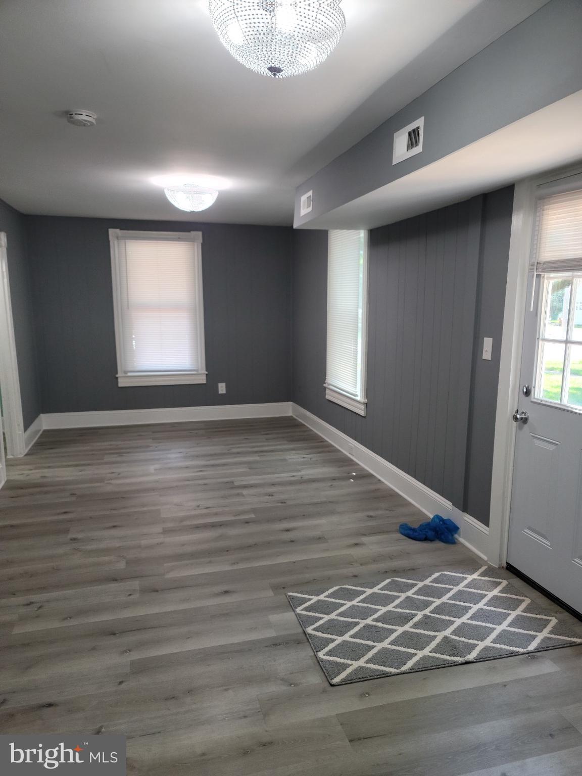 RACE STREET - Residential