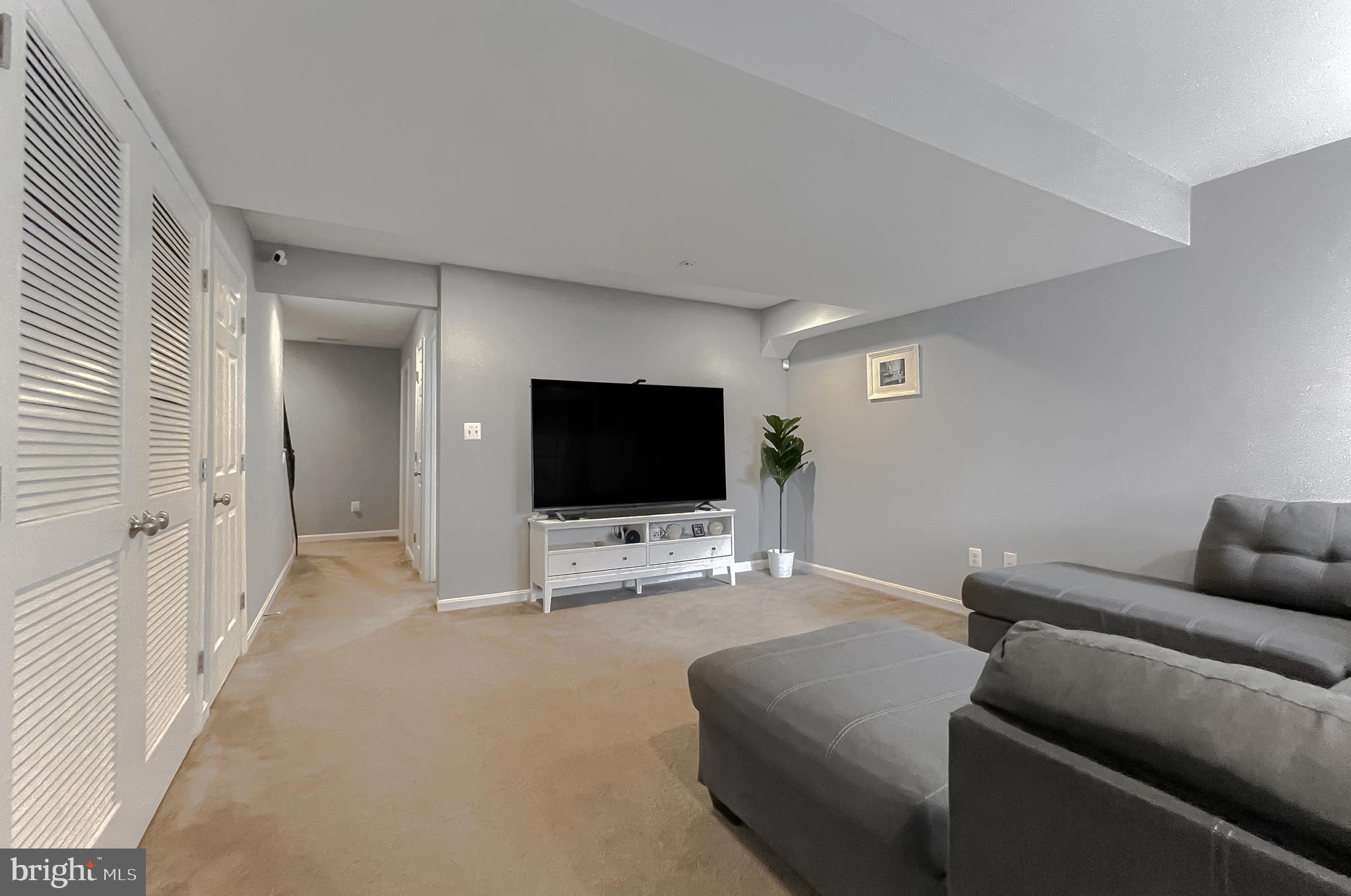 CLEMENTS POINTE - Residential