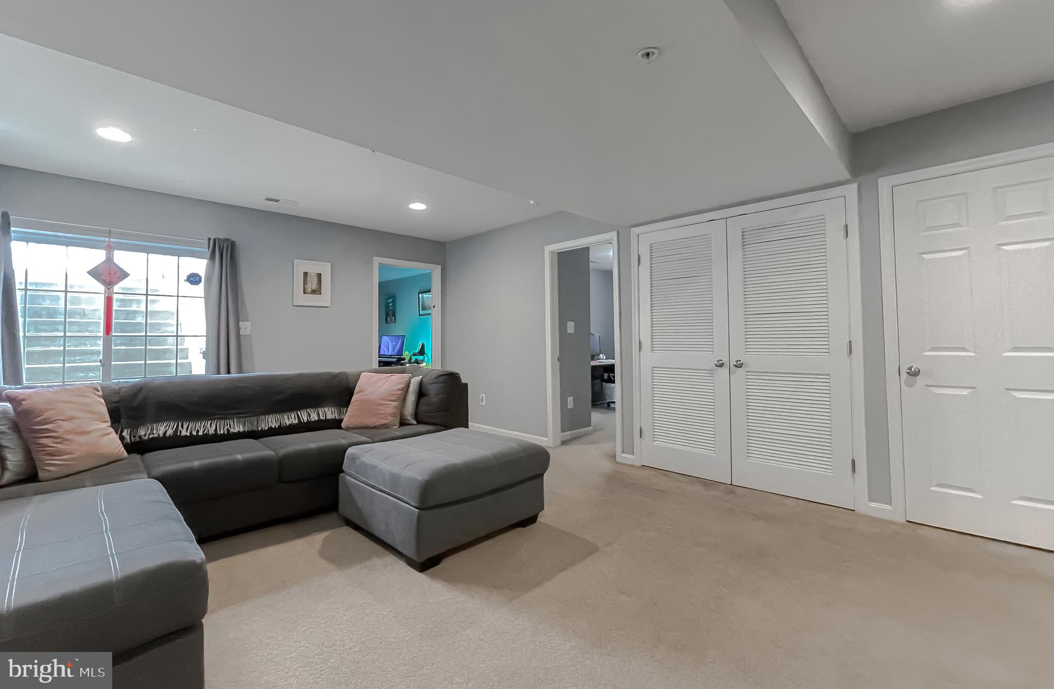 CLEMENTS POINTE - Residential