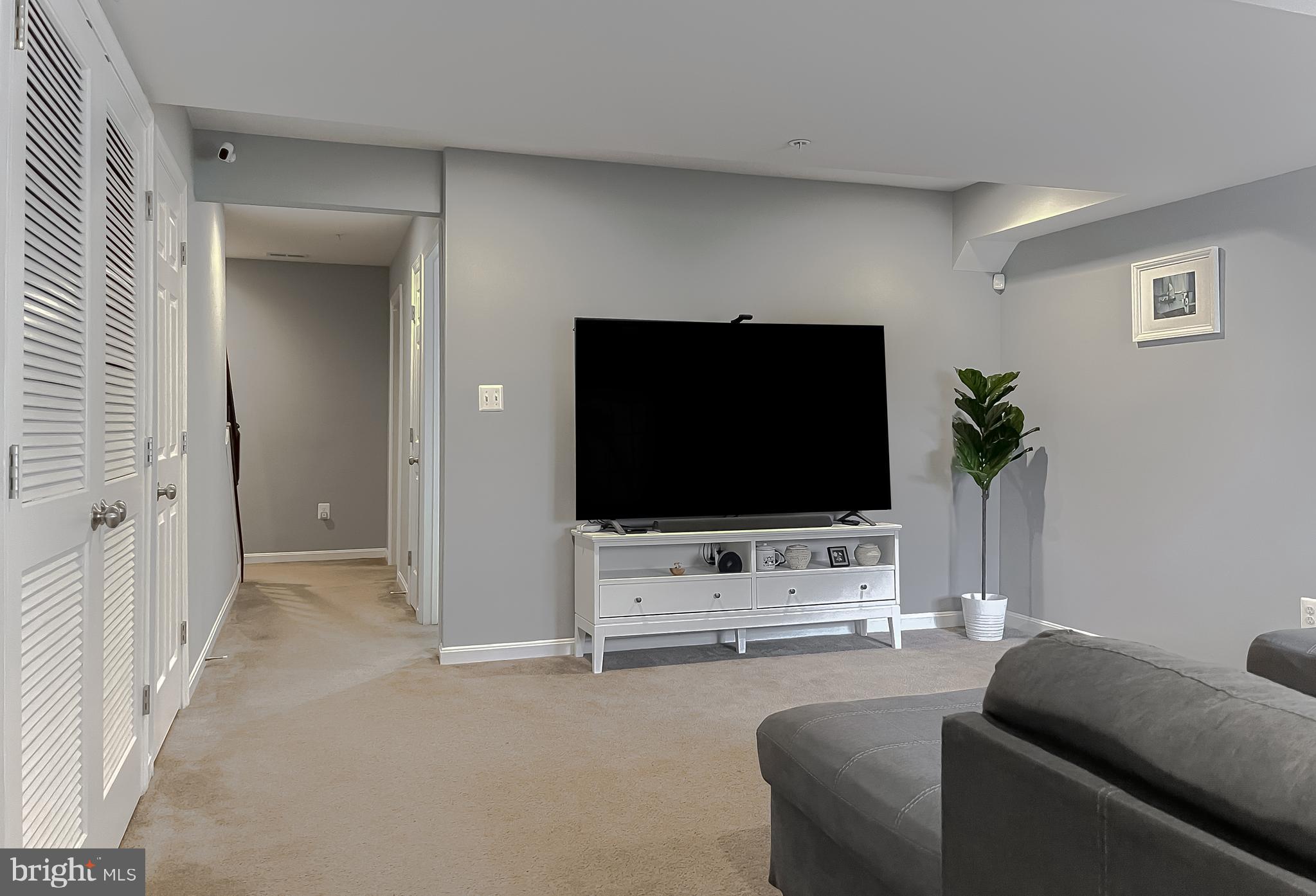 CLEMENTS POINTE - Residential