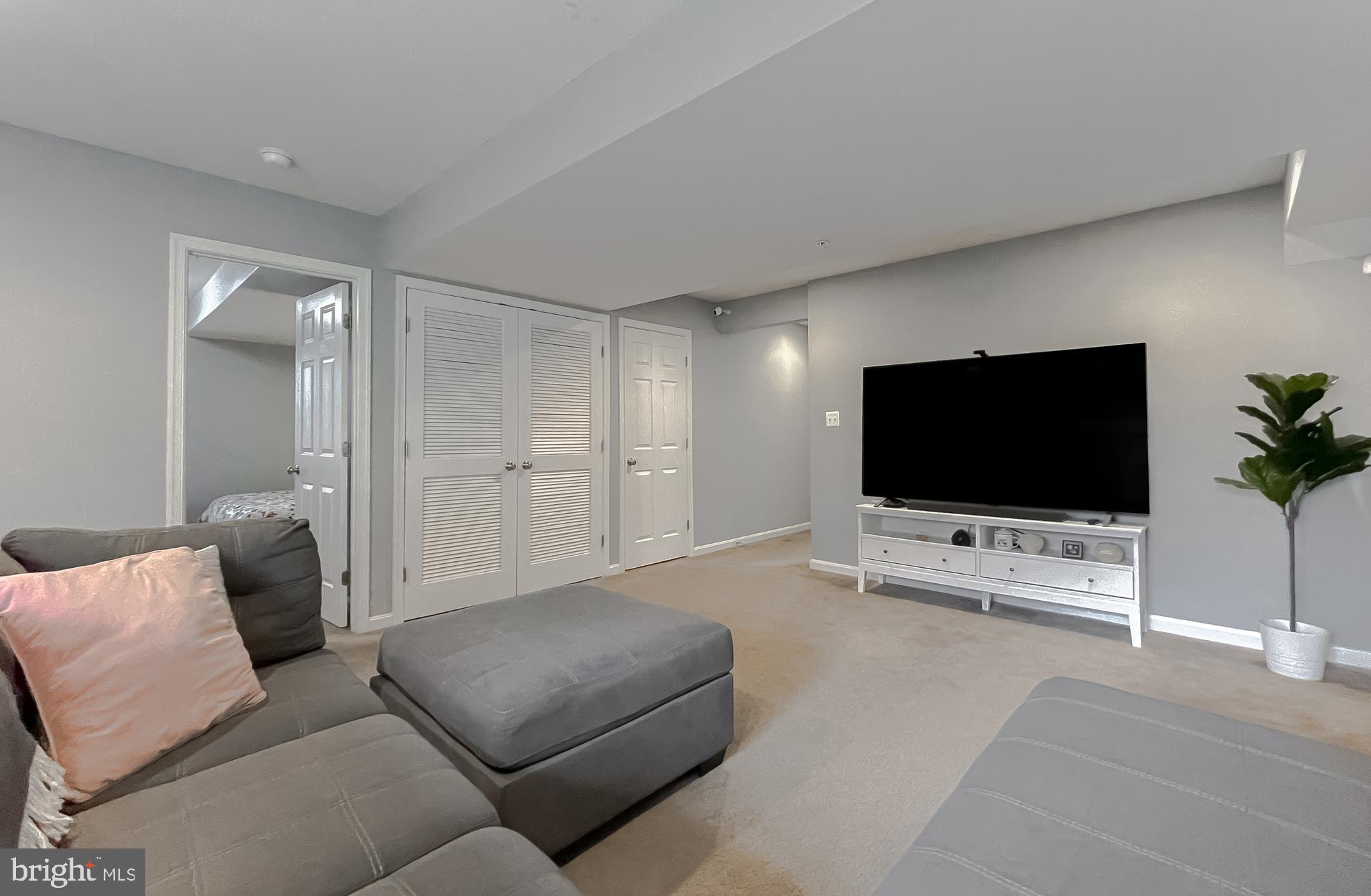 CLEMENTS POINTE - Residential