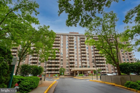 Photo of 1808 Old Meadow Road #404, MCLEAN, VA 22102 (MLS # VAFX2348146)