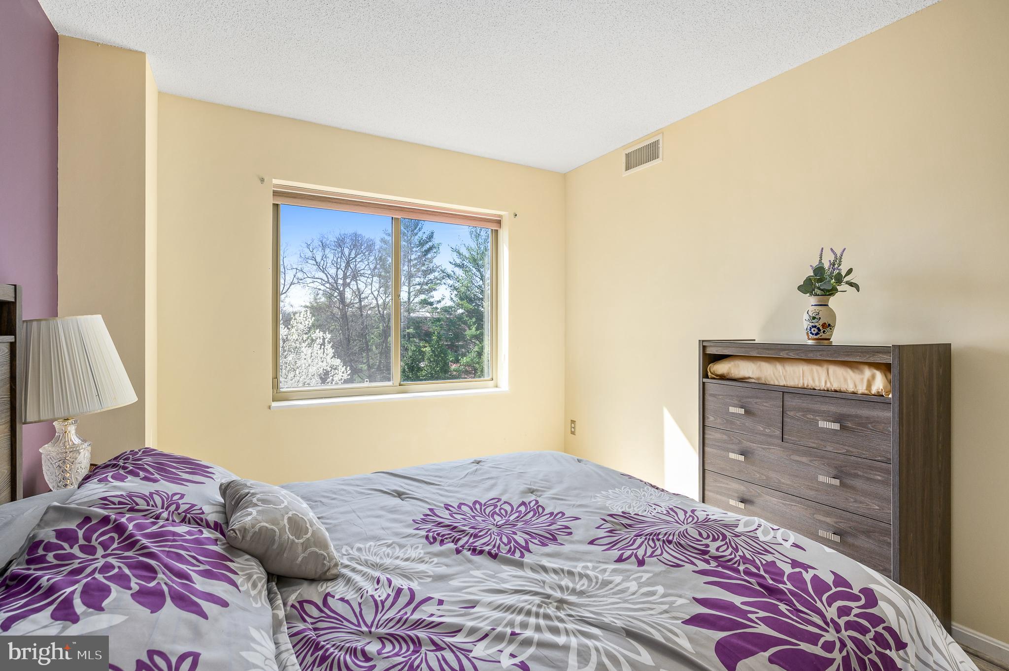 LANSDOWNE WOODS - Residential