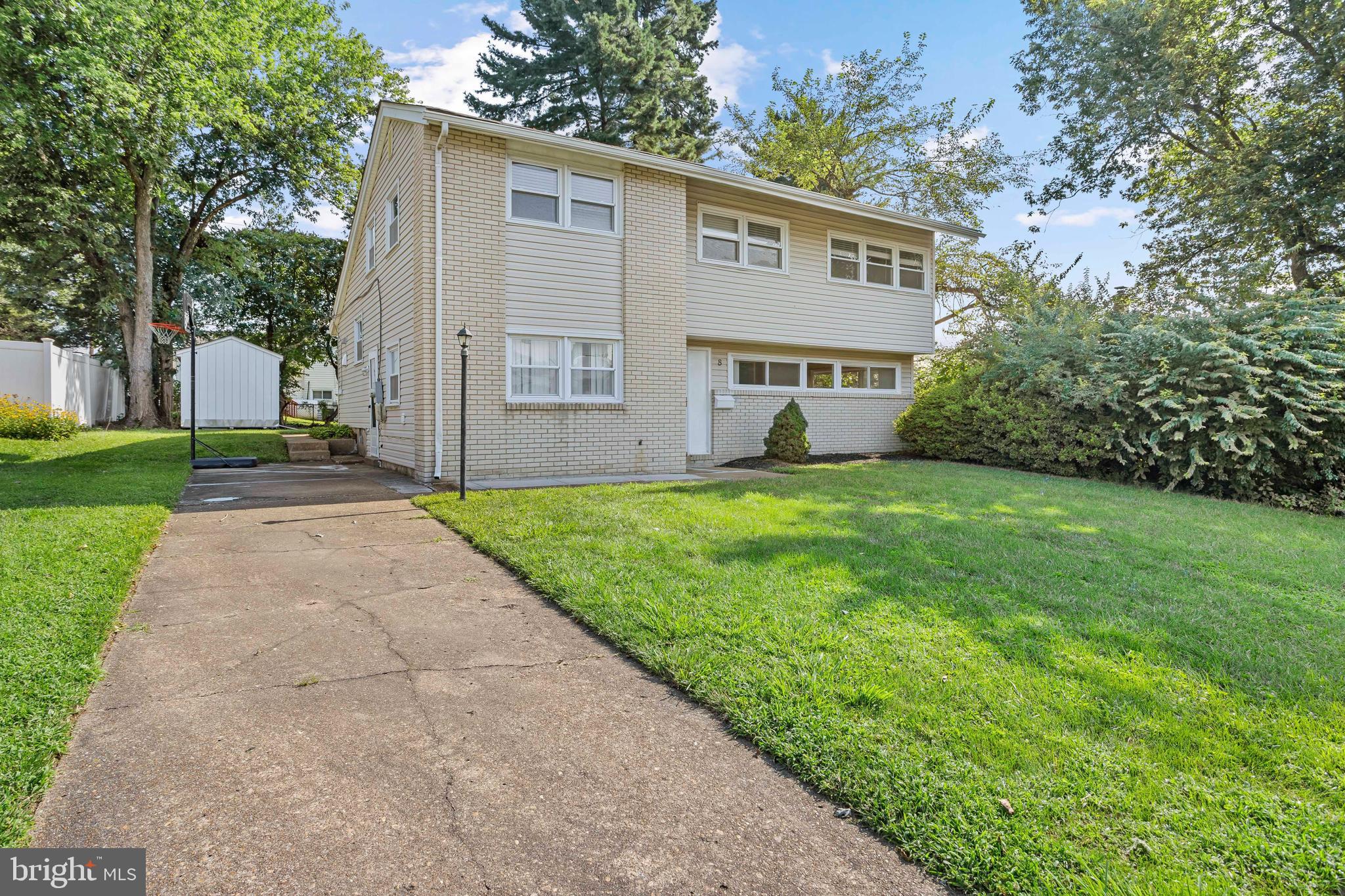 8 N AVON DRIVE