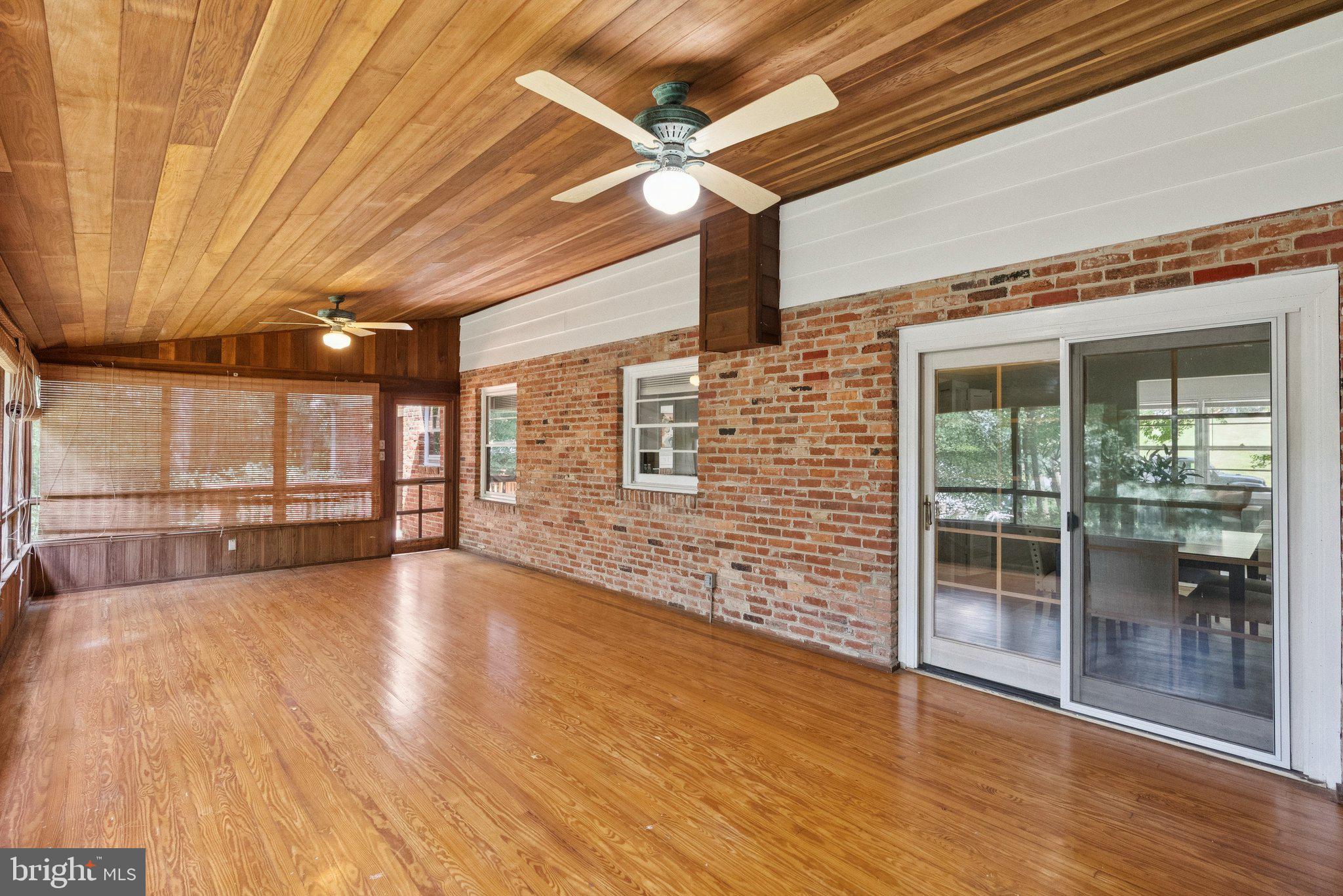 NORTH SHERWOOD FOREST - Residential