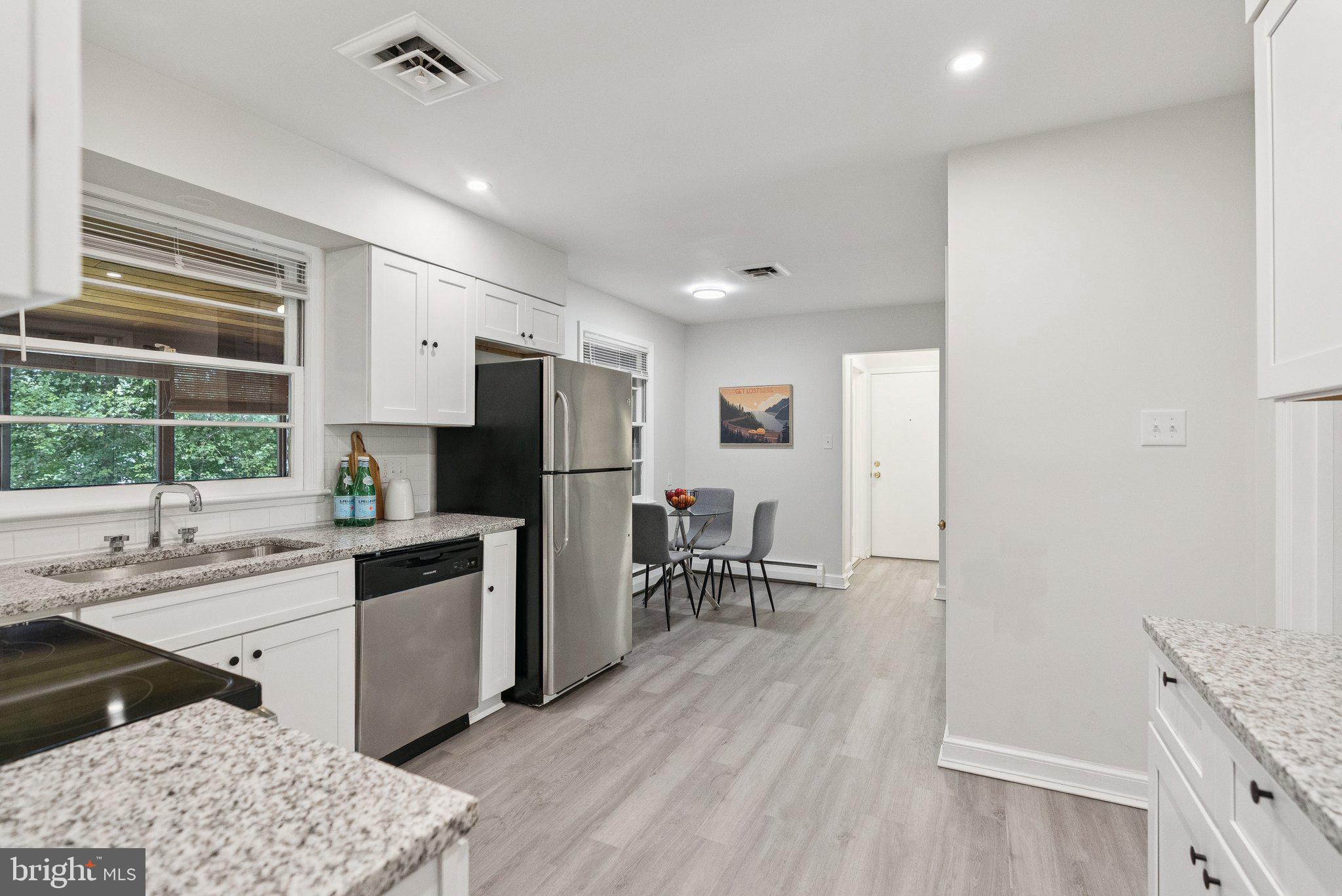 NORTH SHERWOOD FOREST - Residential