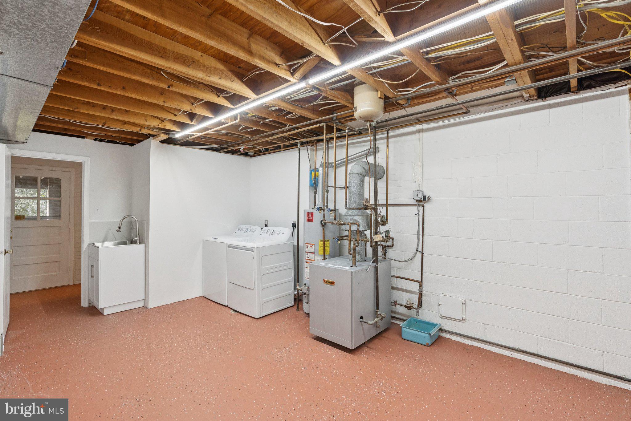 NORTH SHERWOOD FOREST - Residential