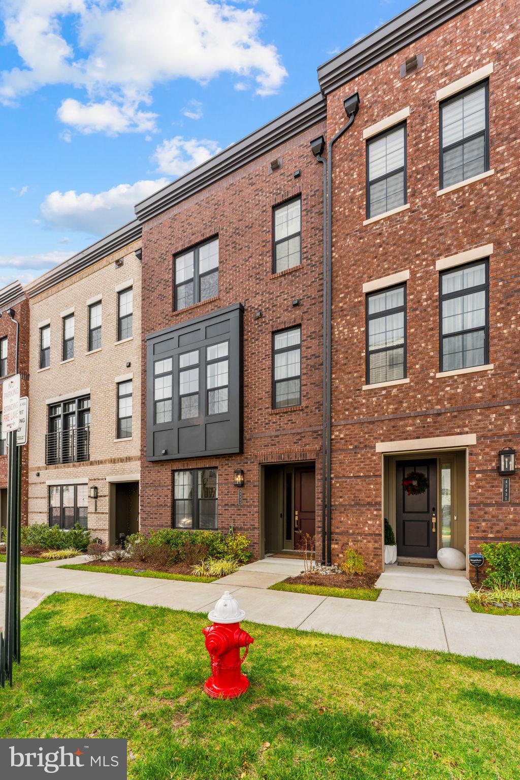 METRO WALK AT MOOREFIELD STATION - Residential