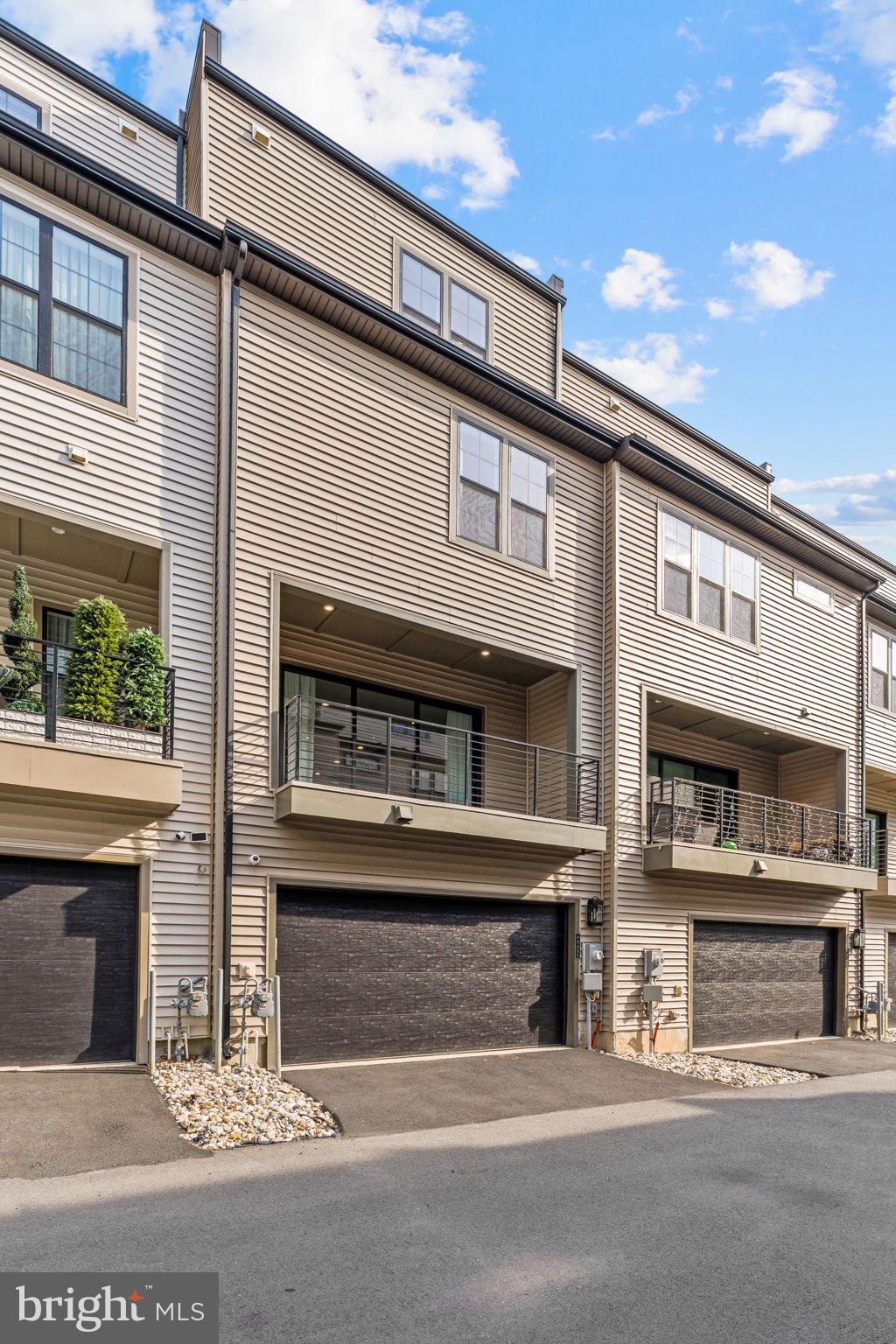 METRO WALK AT MOOREFIELD STATION - Residential