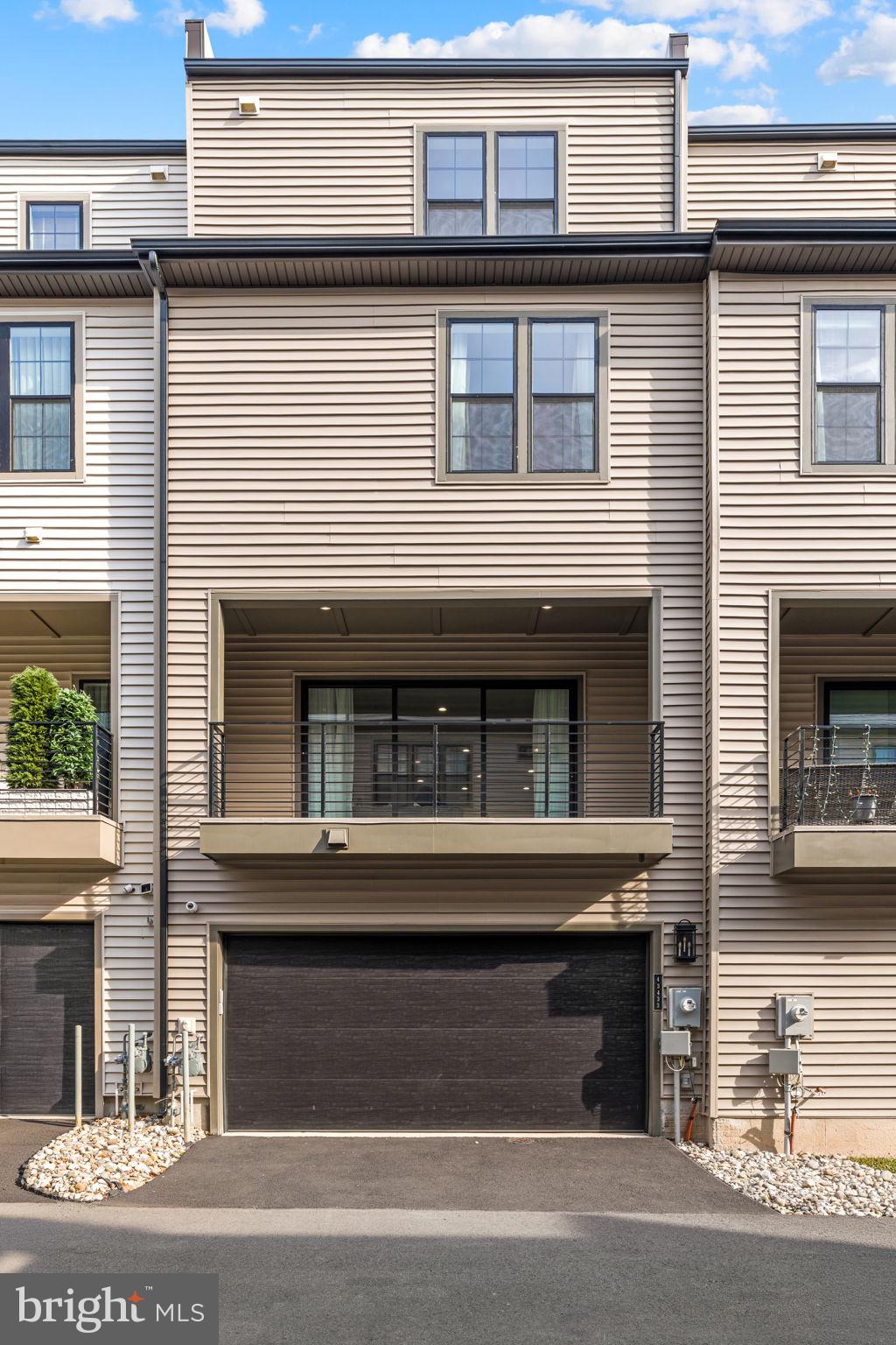 METRO WALK AT MOOREFIELD STATION - Residential