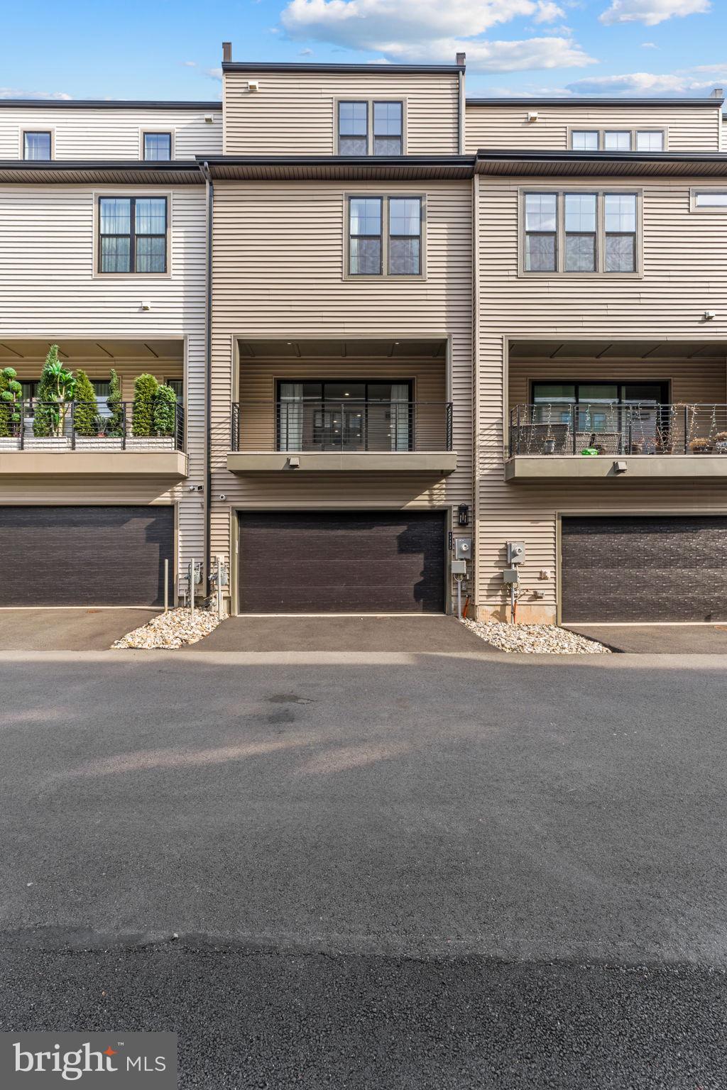 METRO WALK AT MOOREFIELD STATION - Residential