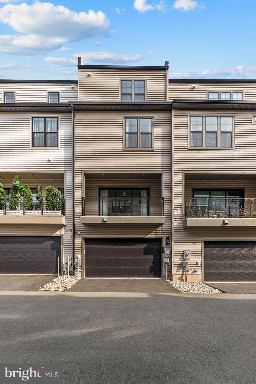 METRO WALK AT MOOREFIELD STATION - Residential