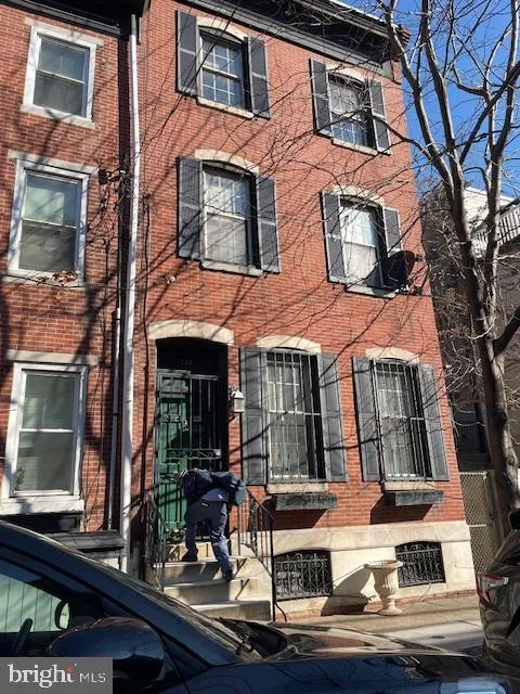 Philadelphia, Pennsylvania 19146, United States, 3 Bedrooms Bedrooms, ,2 BathroomsBathrooms,Residential,Active,128917