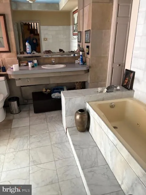 Philadelphia, Pennsylvania 19146, United States, 3 Bedrooms Bedrooms, ,2 BathroomsBathrooms,Residential,Active,128917