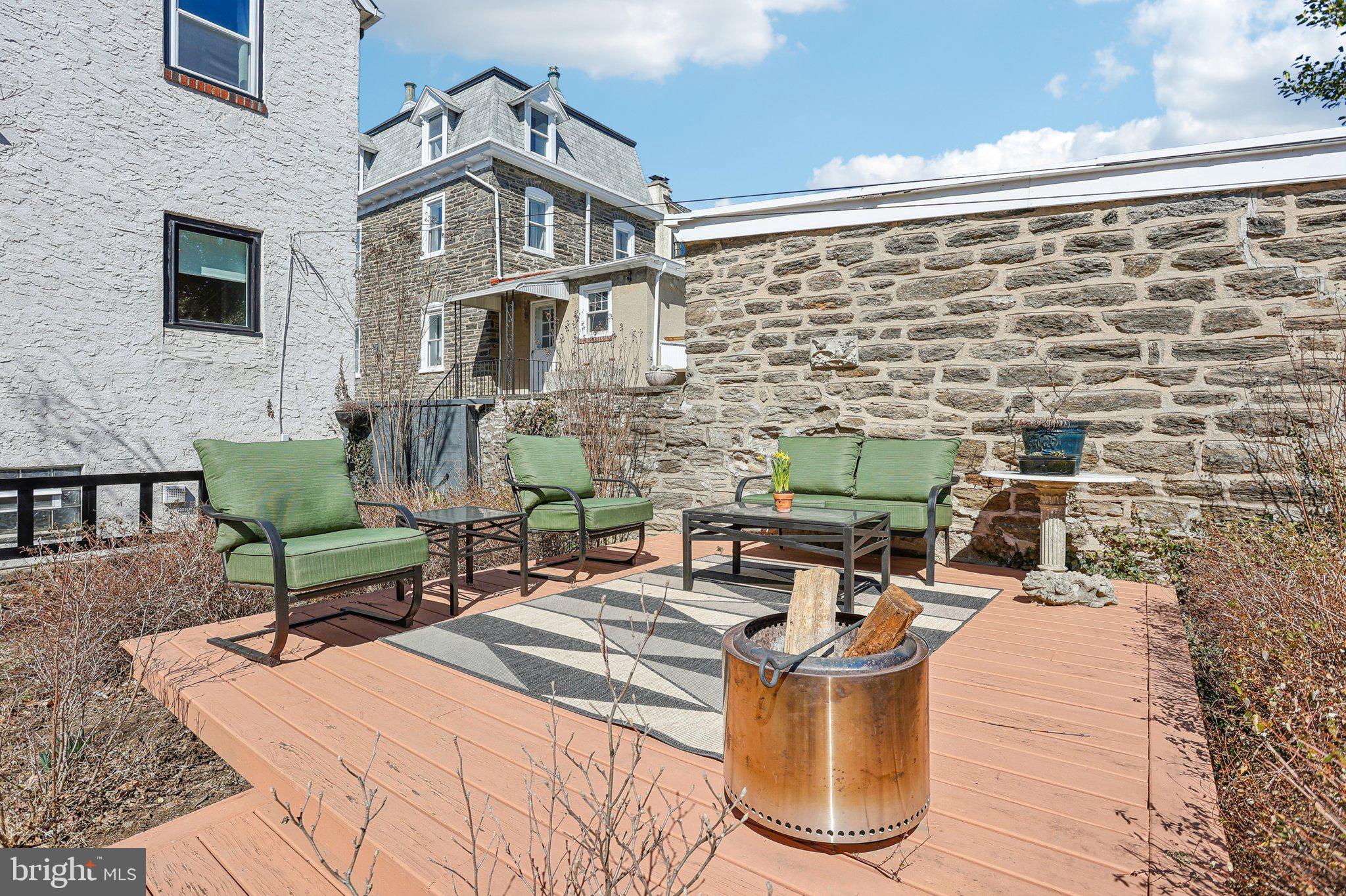 CHESTNUT HILL - Residential