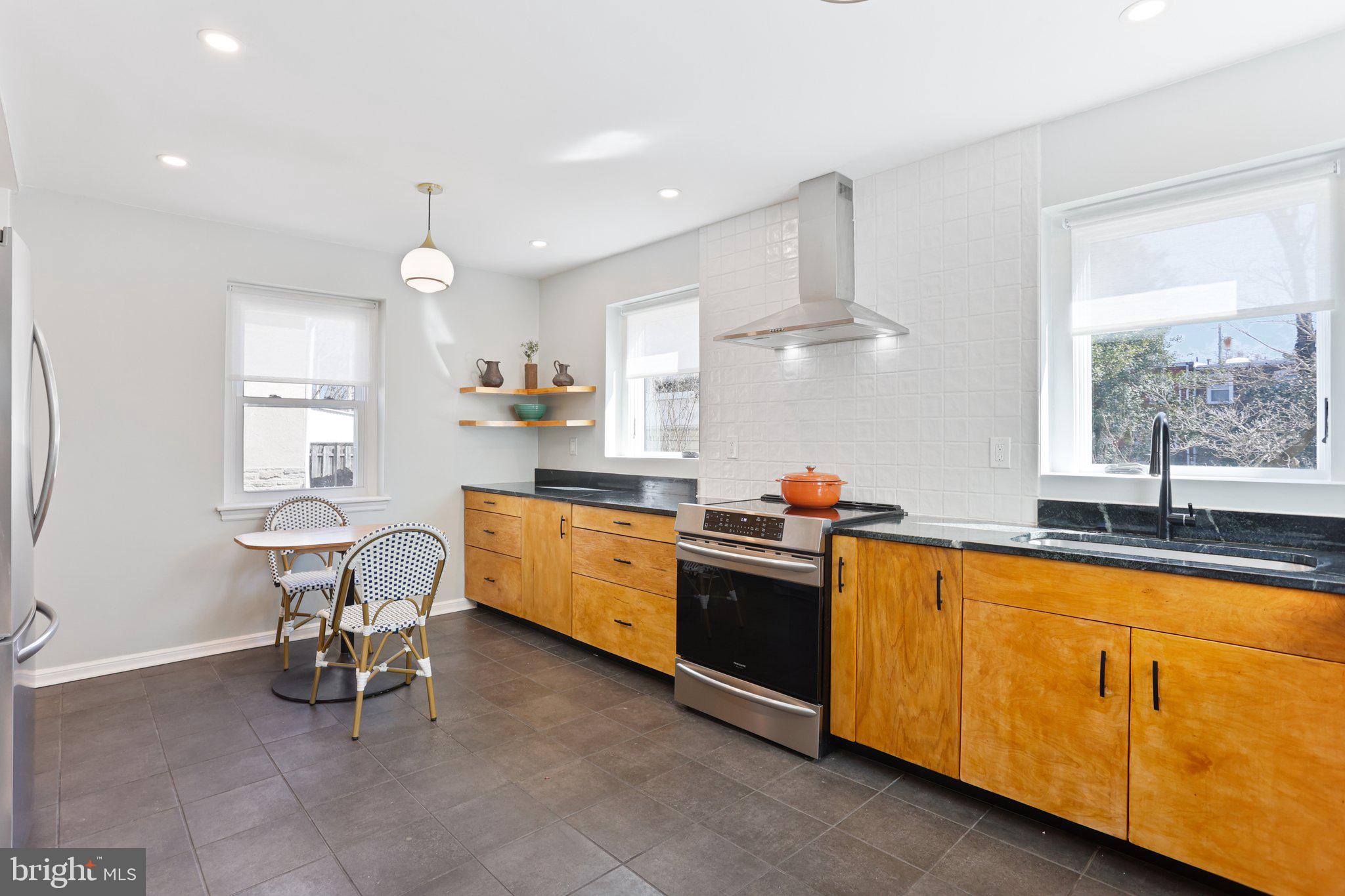 CHESTNUT HILL - Residential