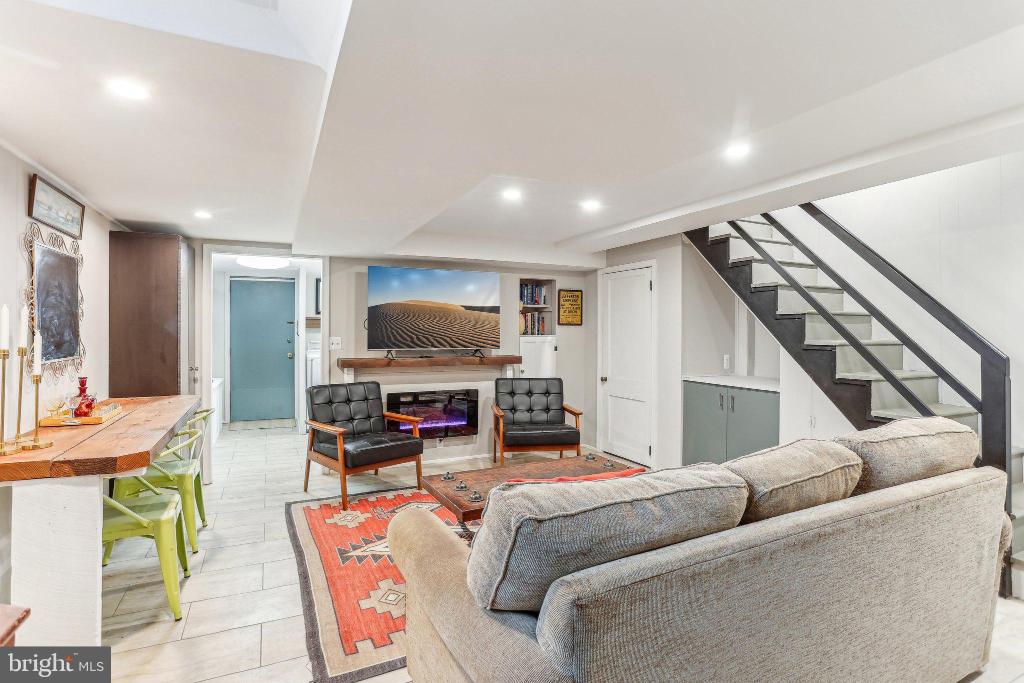 CHESTNUT HILL - Residential