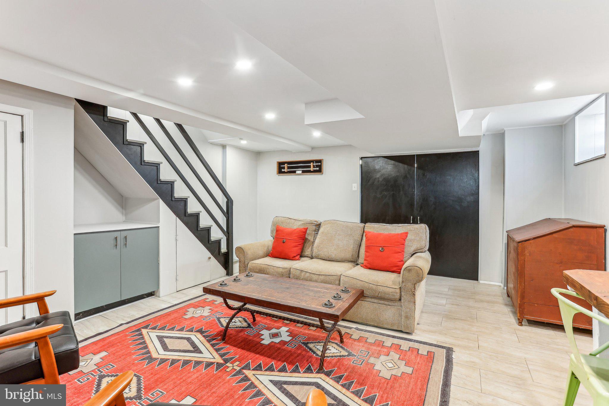 CHESTNUT HILL - Residential