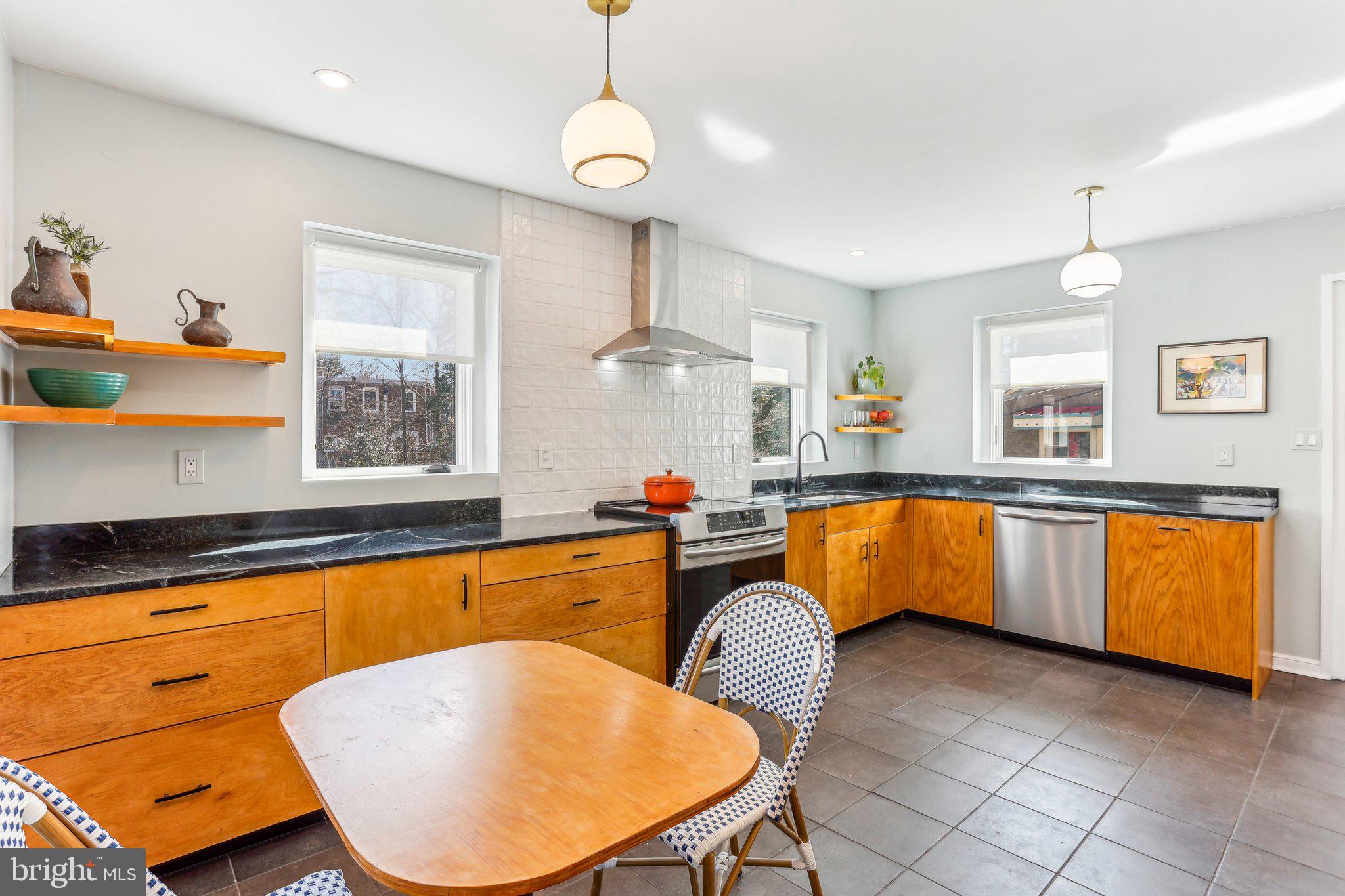 CHESTNUT HILL - Residential