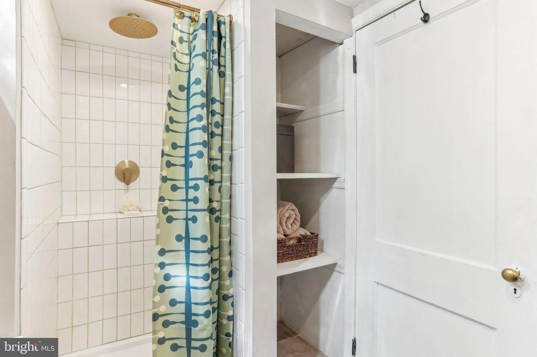 Philadelphia, Pennsylvania 19118, United States, 3 Bedrooms Bedrooms, ,3 BathroomsBathrooms,Residential,Contingent,86682