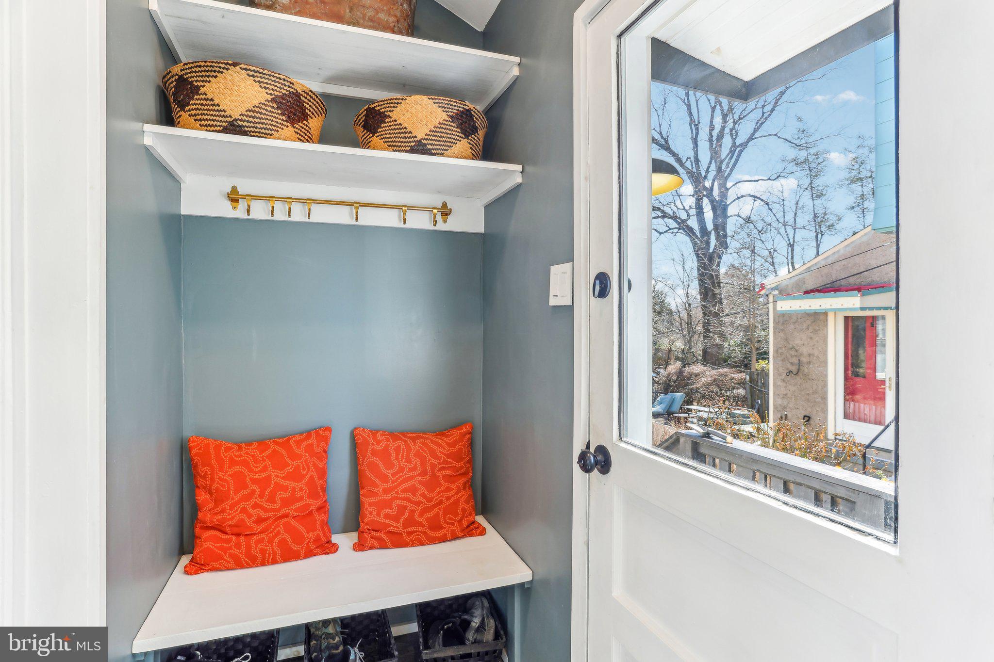 CHESTNUT HILL - Residential