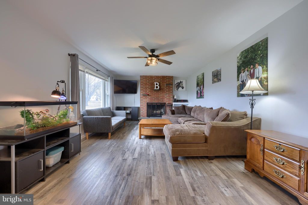 Photo of 852 MOUNT JOY RD, MANHEIM, PA 17545 (MLS # PALA2029618)