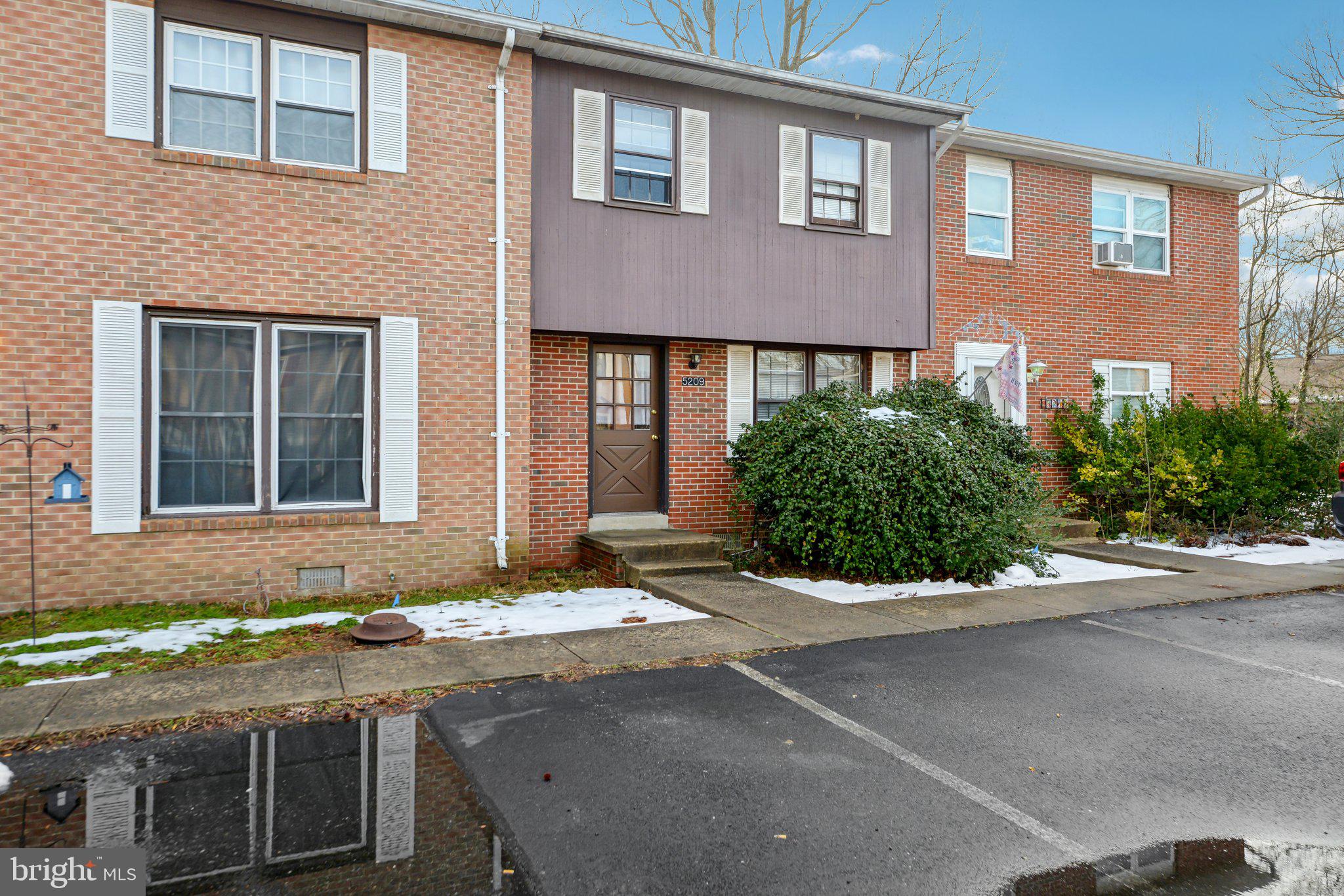 HERITAGE COURT - Residential