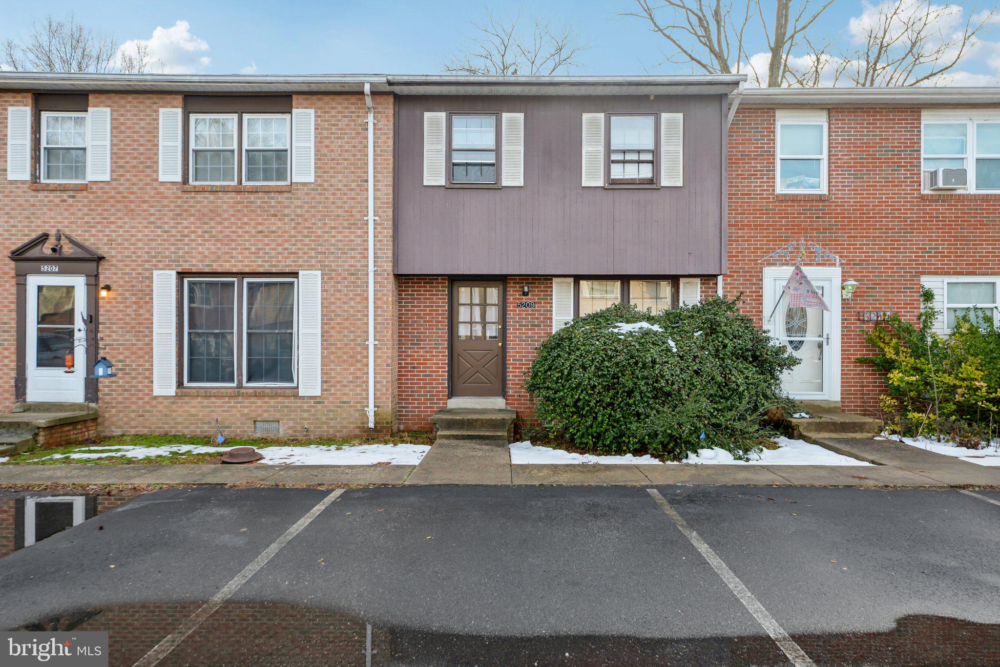 HERITAGE COURT - Residential