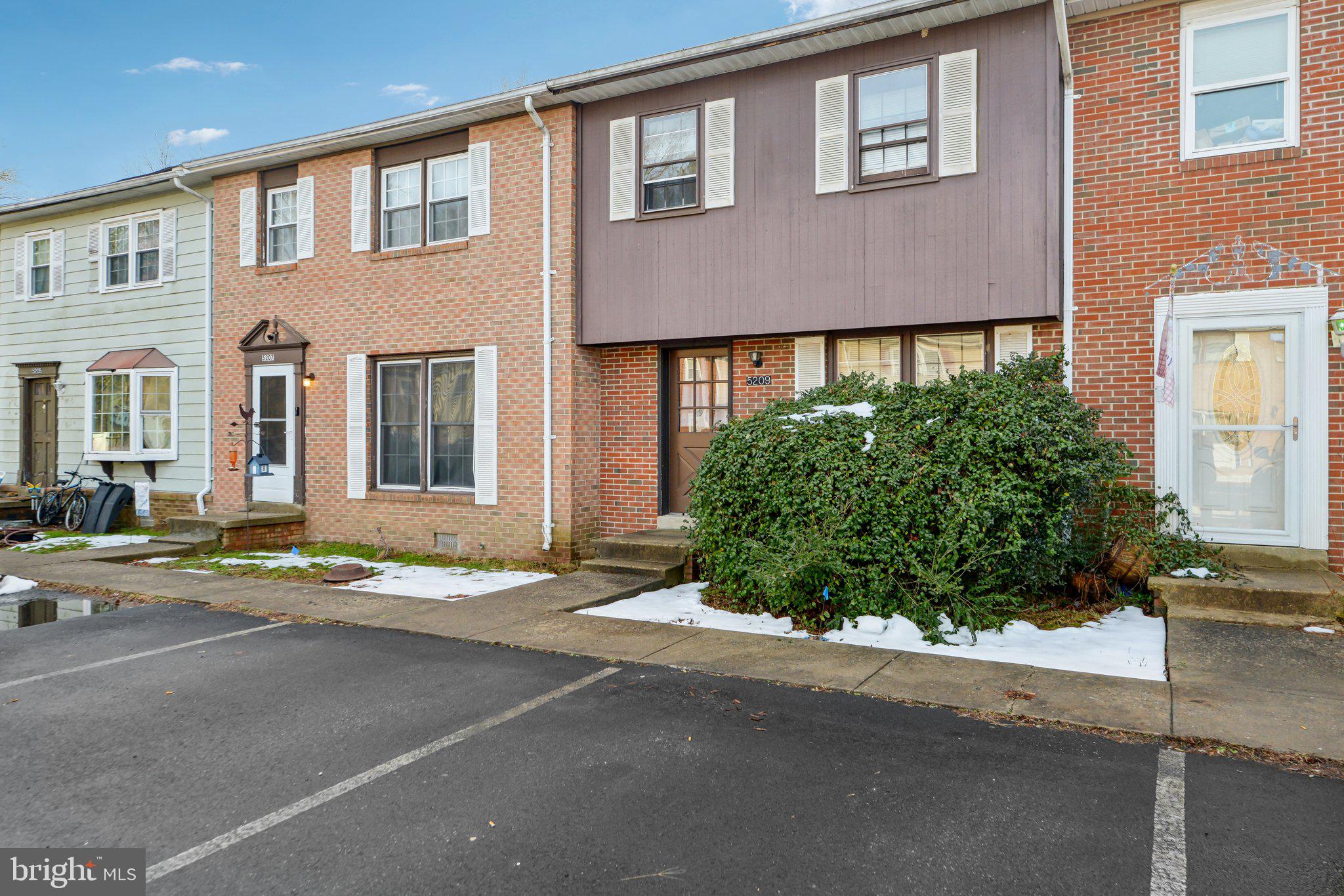 HERITAGE COURT - Residential