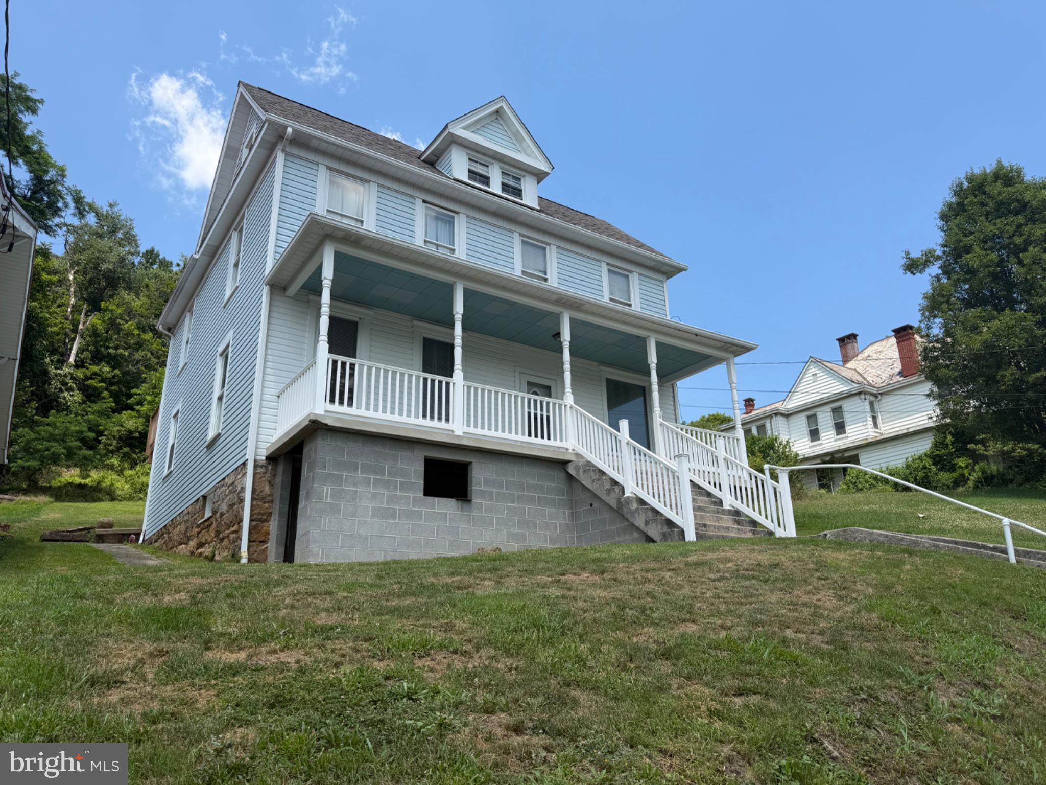 920 BEDFORD STREET