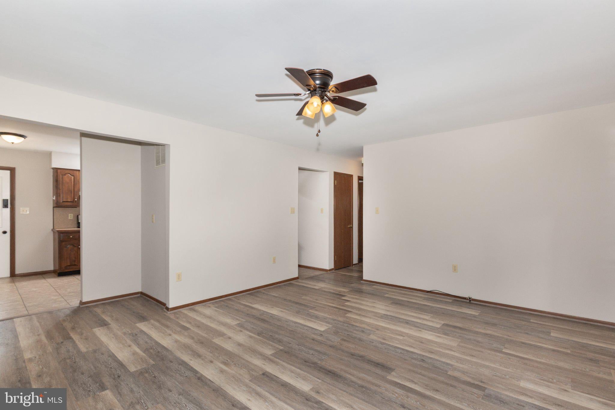 12 LONGSTREET DRIVE
