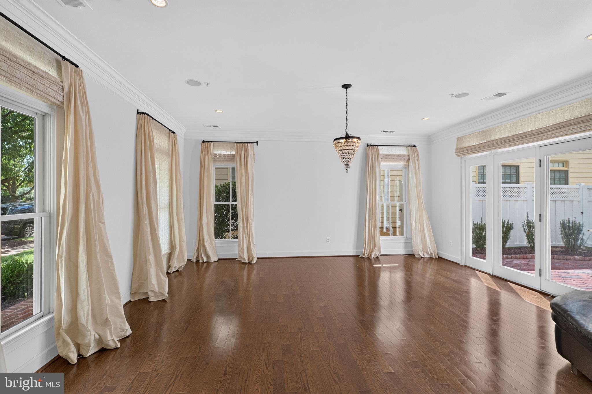 506 GOLDEN OAK TERRACE