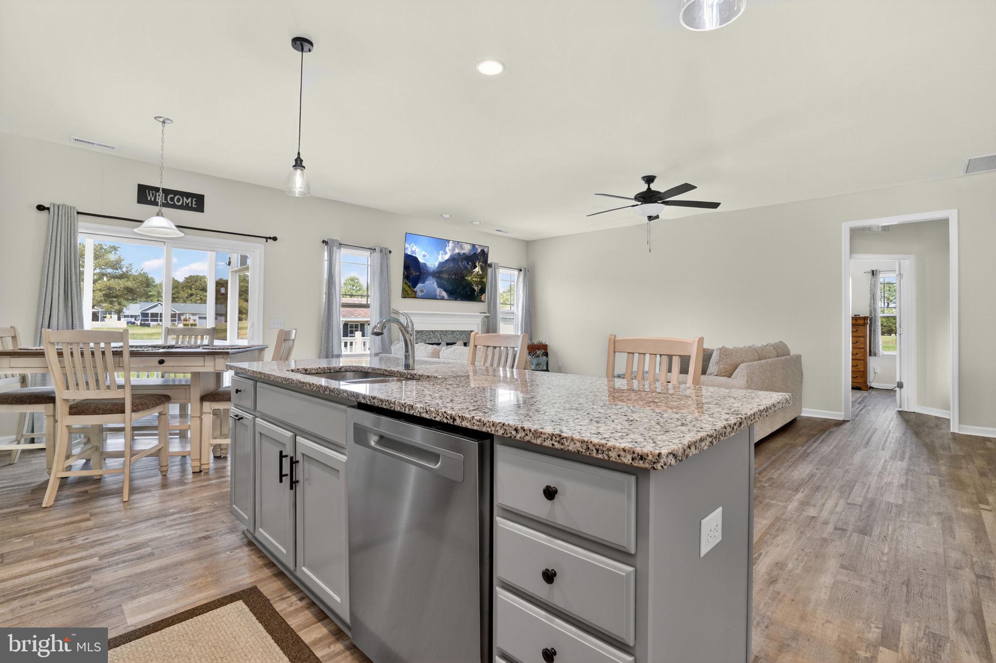 CAPTAIN'S COVE - Residential